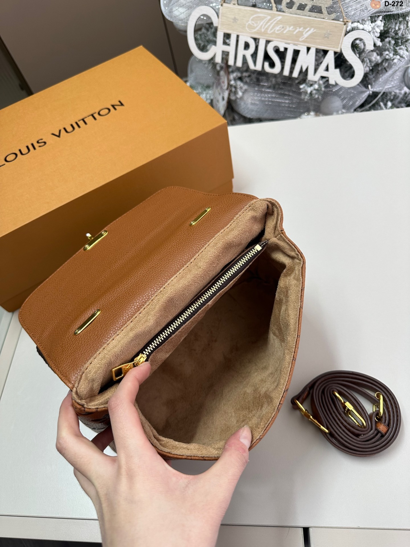 louis-madeleine-bb-bag-size-24-8-16-cm-7907