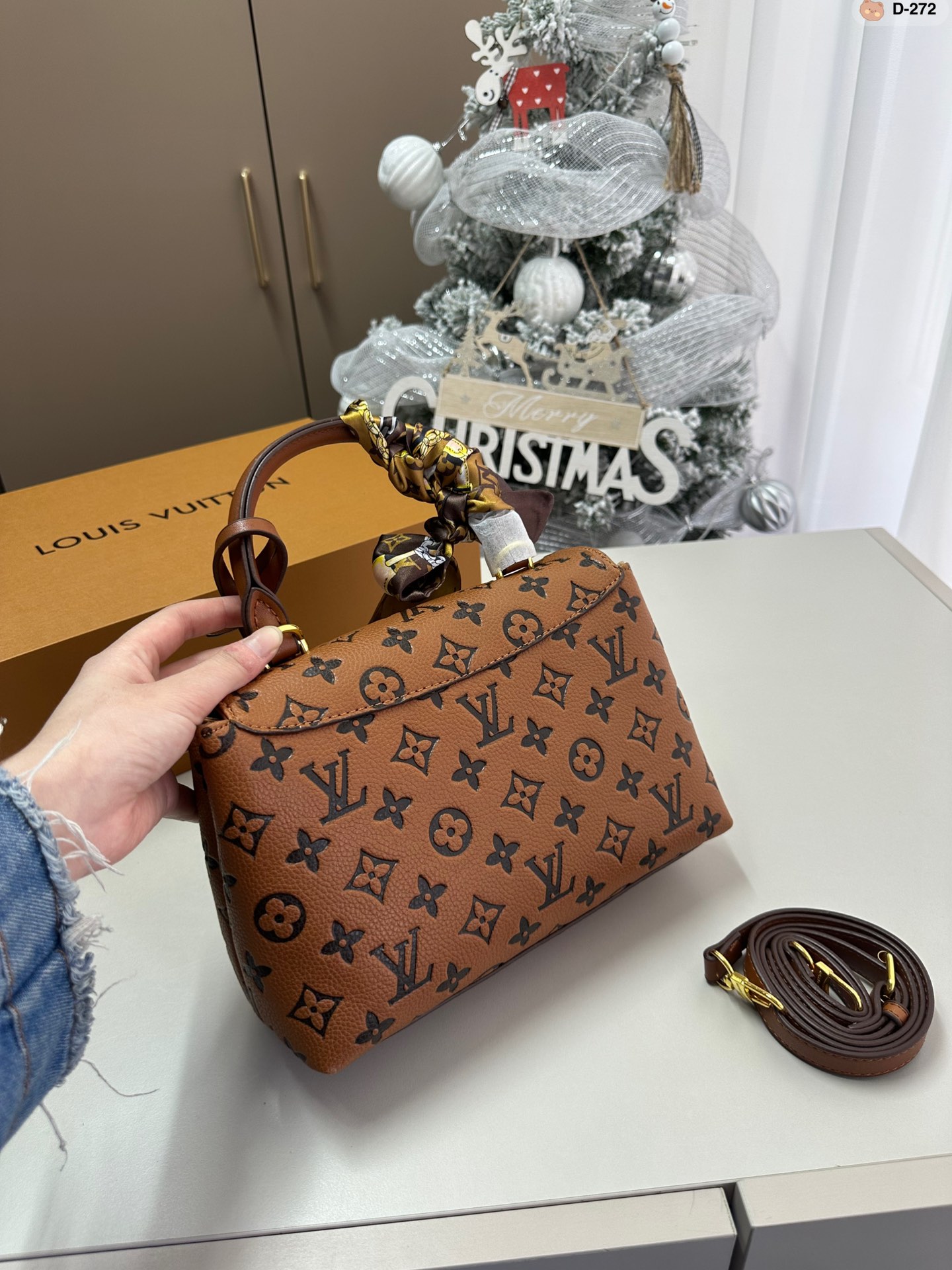 louis-madeleine-bb-bag-size-24-8-16-cm-7907