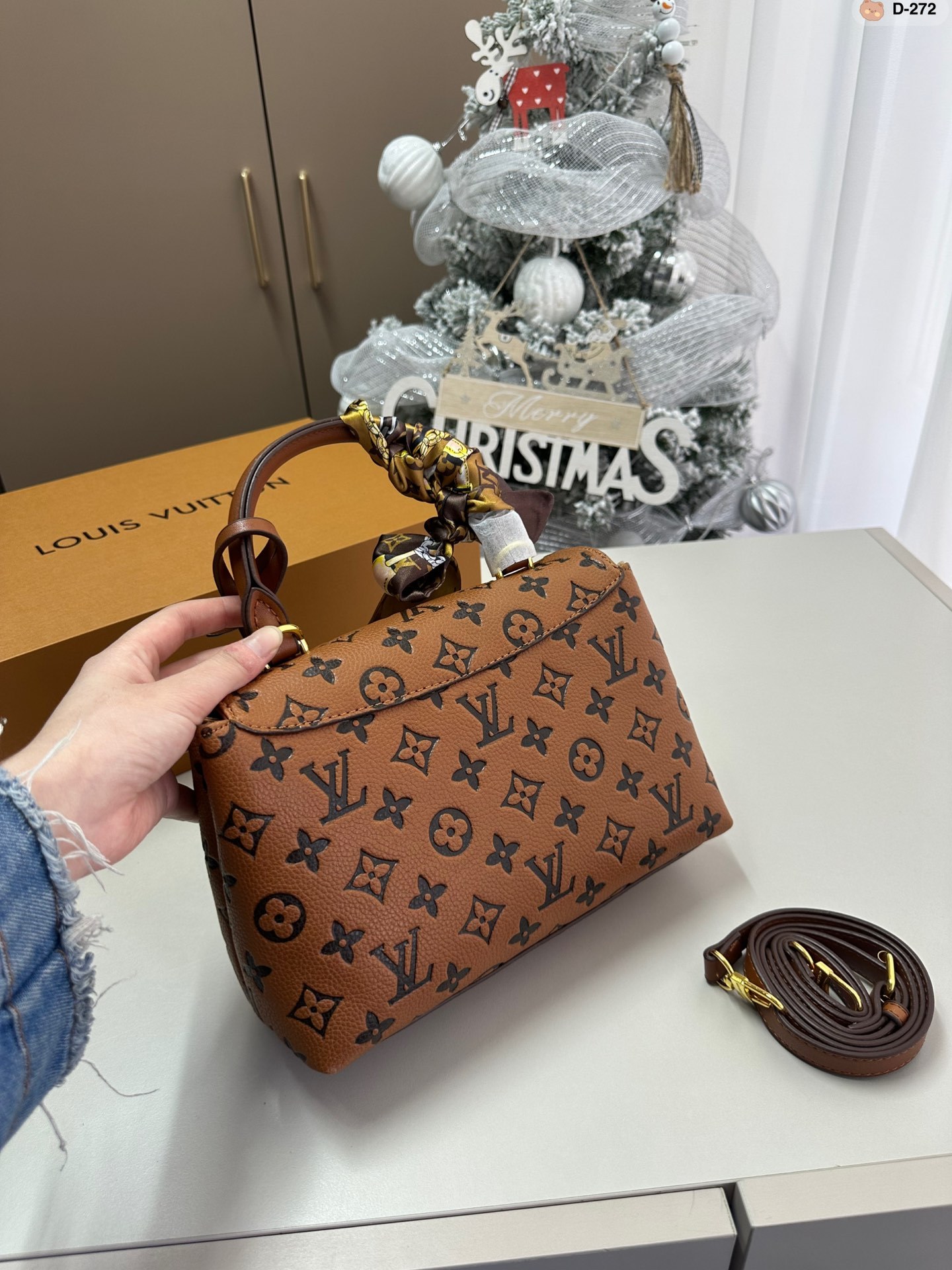 louis-madeleine-bb-bag-size-24-8-16-cm-7907