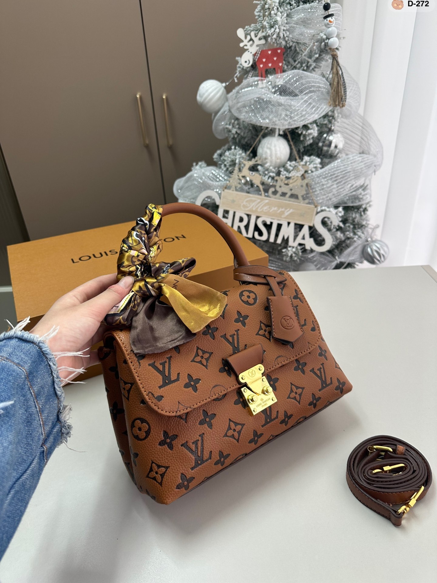 louis-madeleine-bb-bag-size-24-8-16-cm-7907