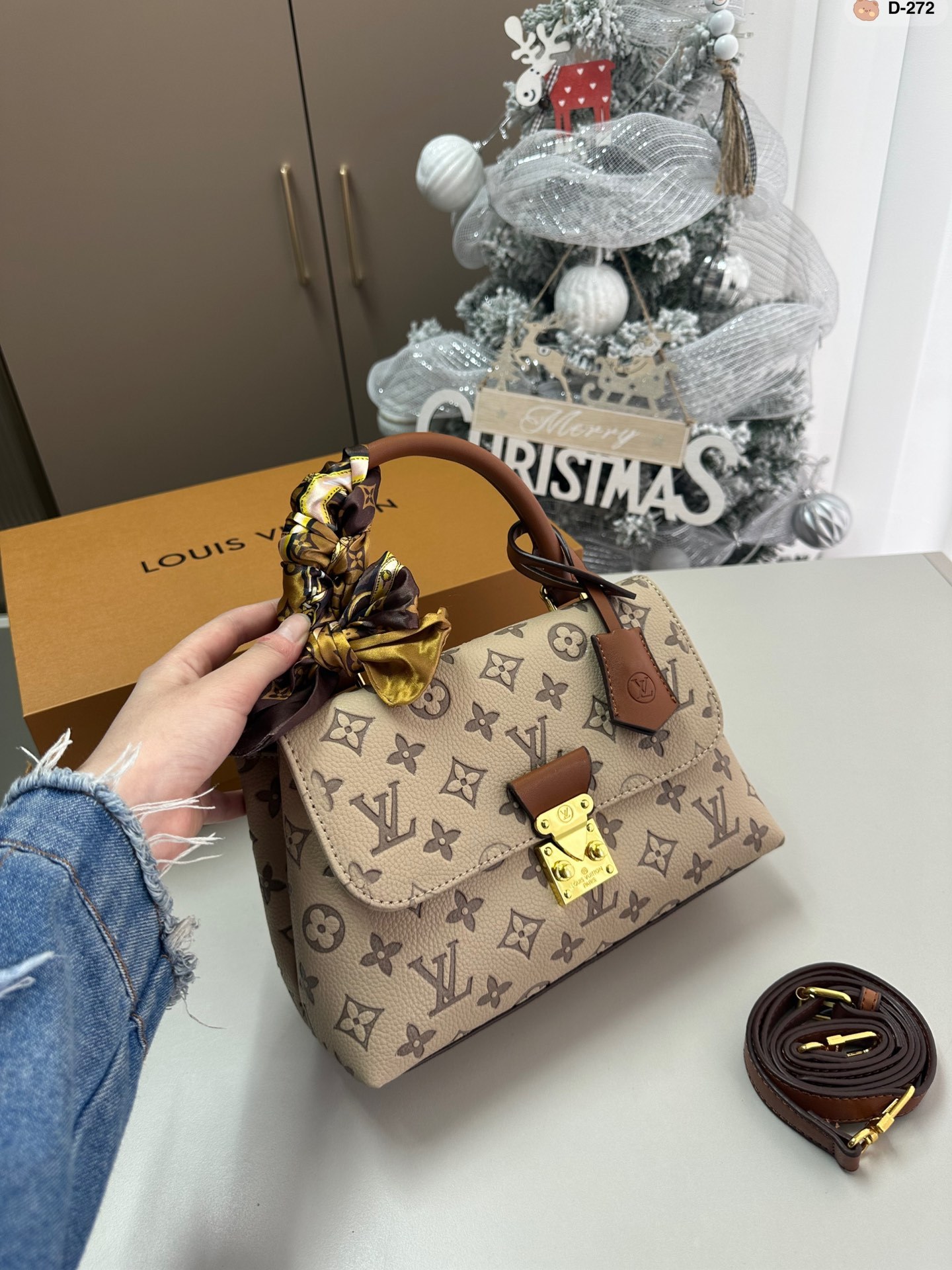 louis-madeleine-bb-bag-size-24-8-16-cm-7907