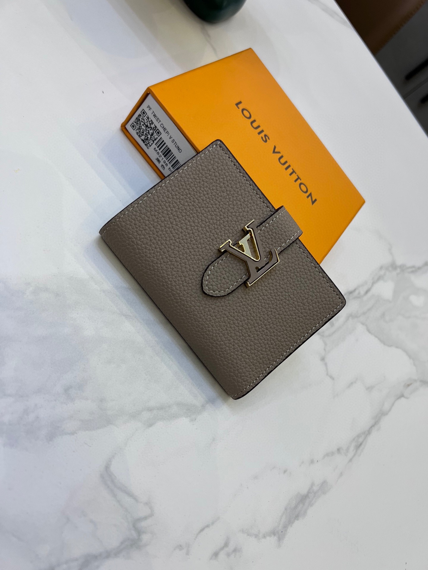 louis-vertical-cp-taurillon-leather-wallet-size-9-12-10-cm-7751