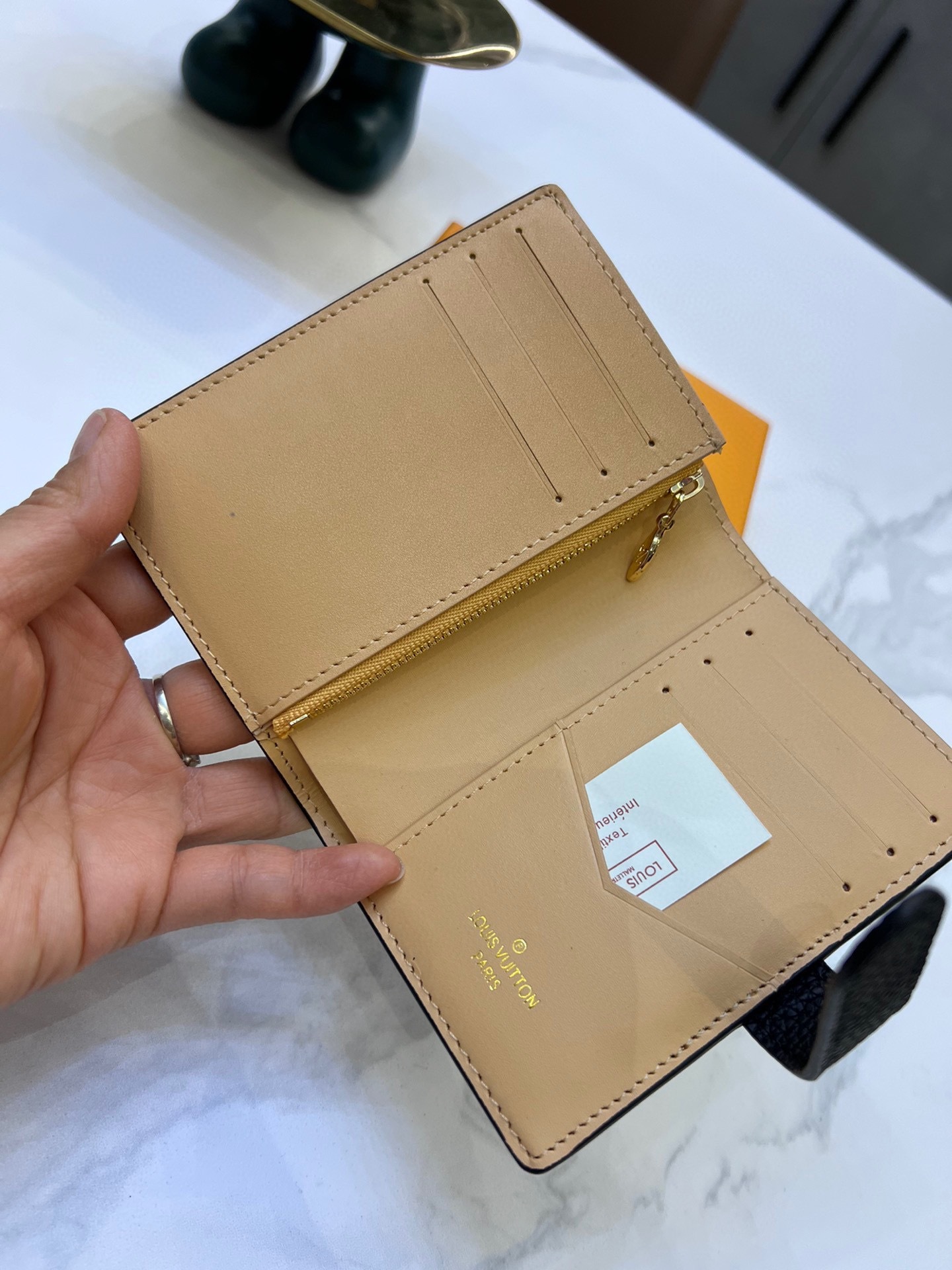 louis-vertical-cp-taurillon-leather-wallet-size-9-12-10-cm-7751