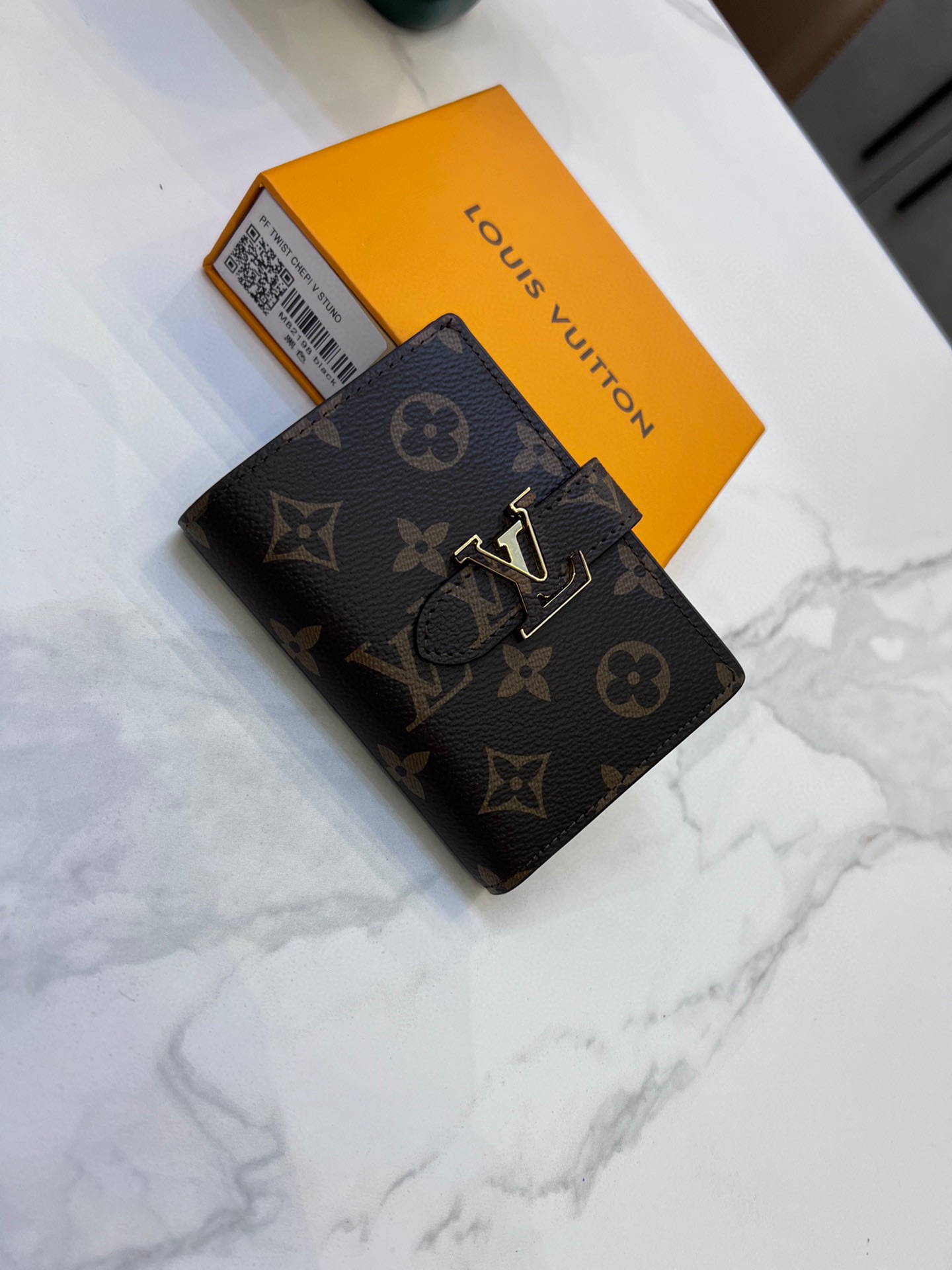 louis-vertical-cp-taurillon-leather-wallet-size-9-12-10-cm-7751