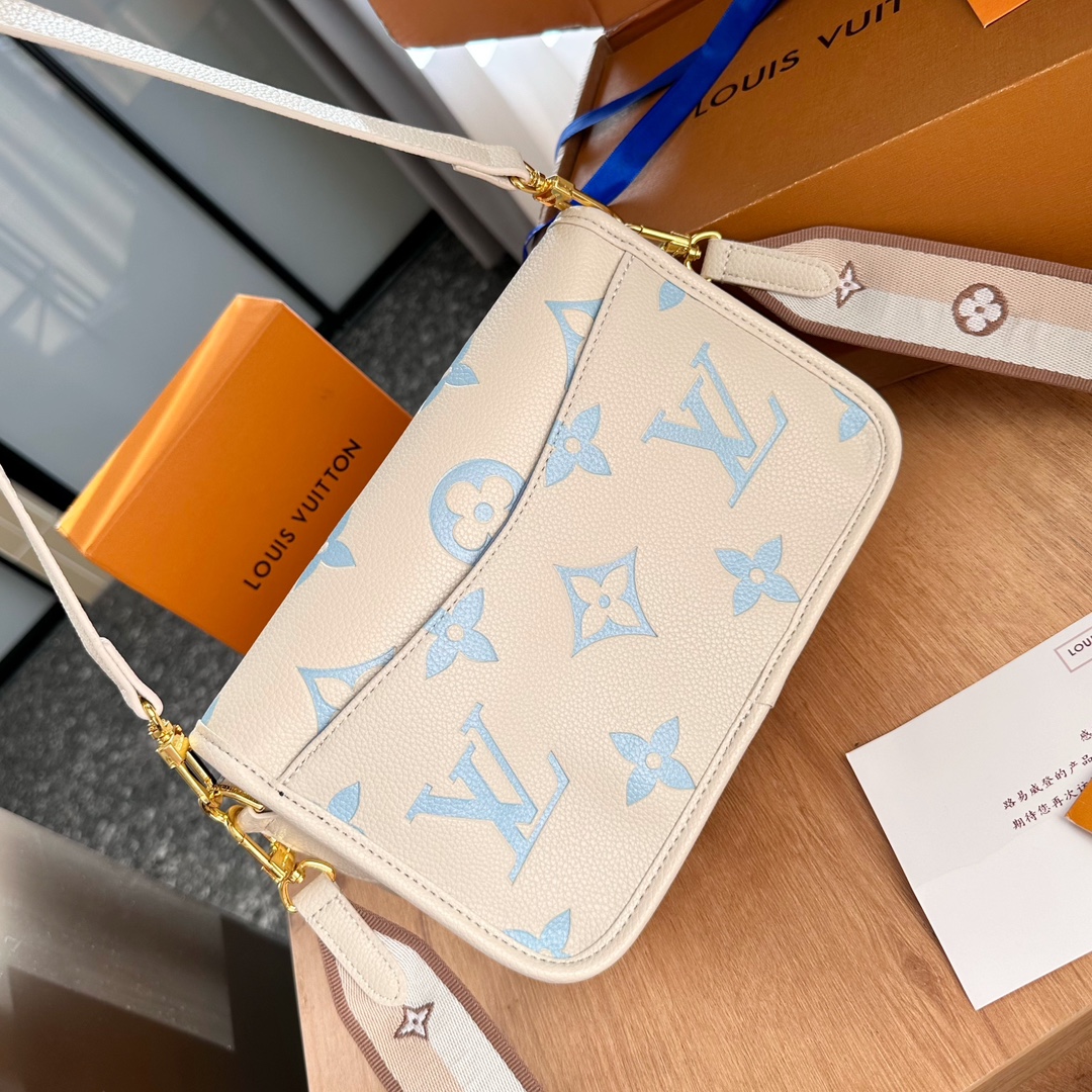 Louis new arrival bag size : 24 x 15 x 9cm