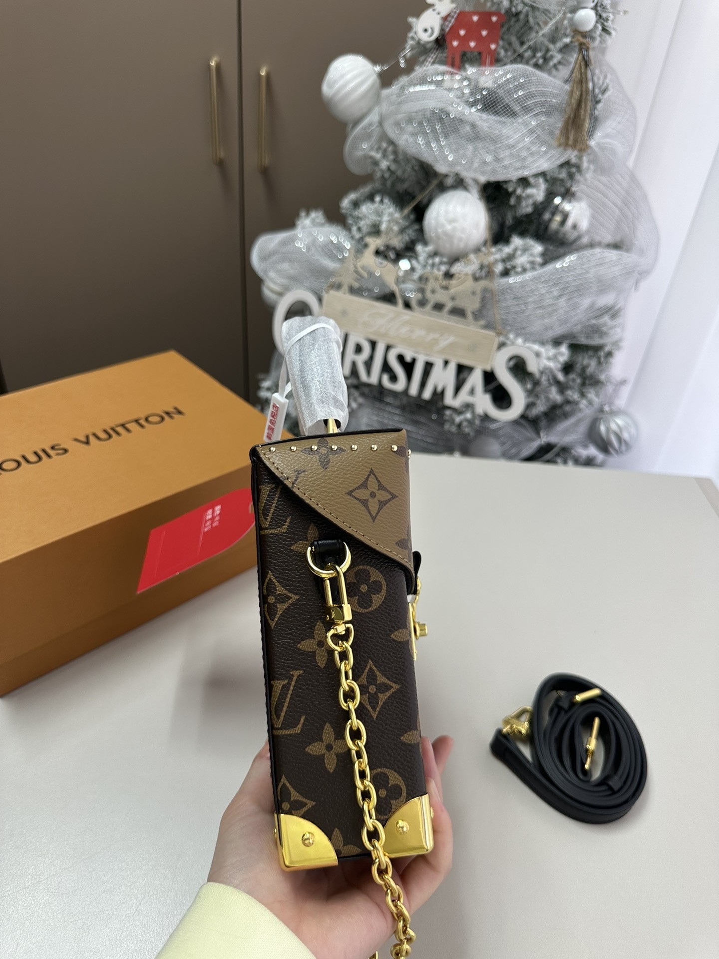 Louis new arrival phone bag size : 12*6*17 cm