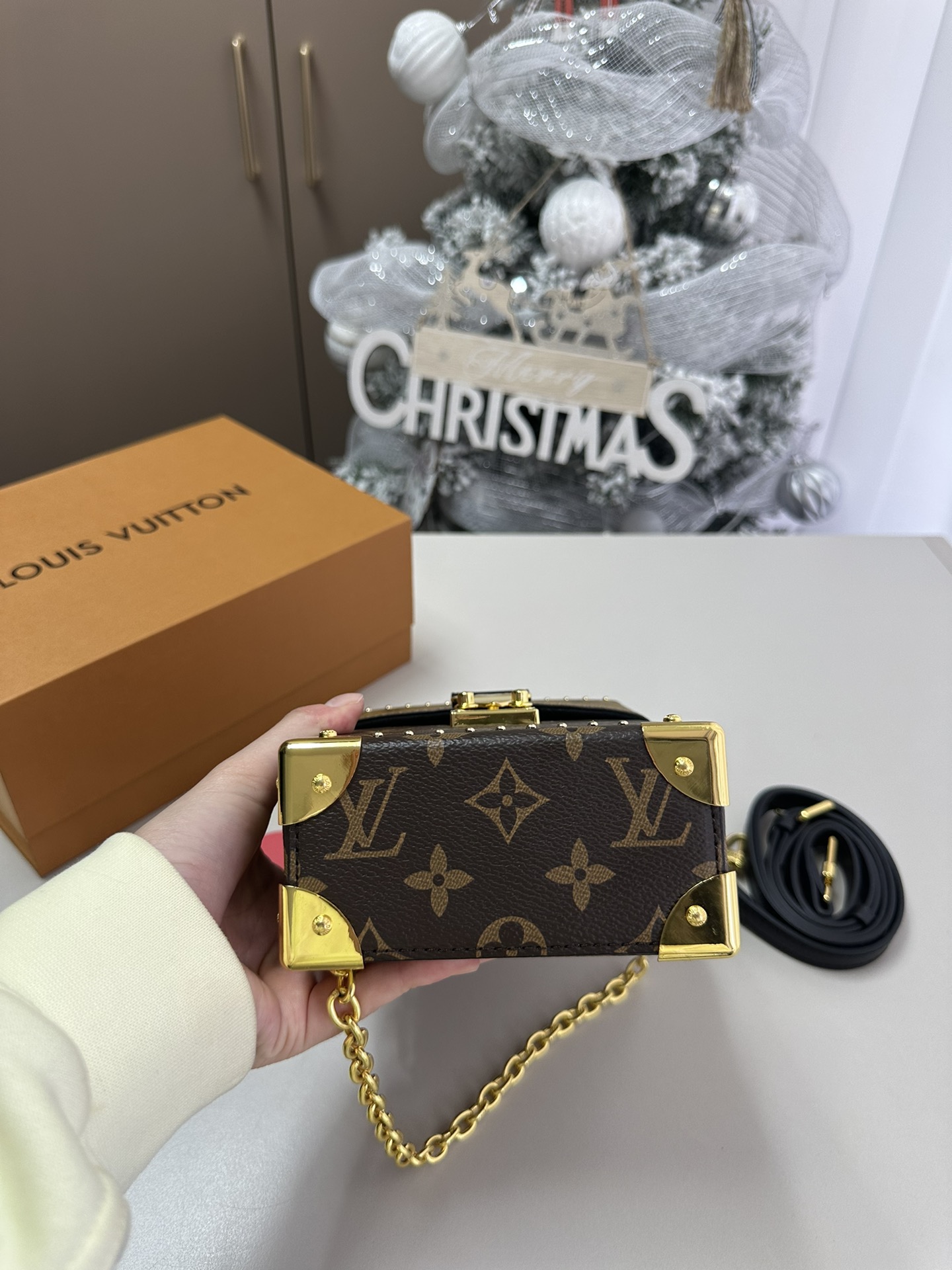 Louis new arrival phone bag size : 12*6*17 cm