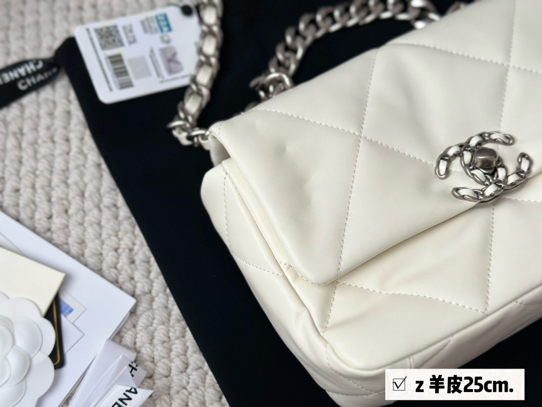 CC 19bag new arrival man and women bag size : 26 cm