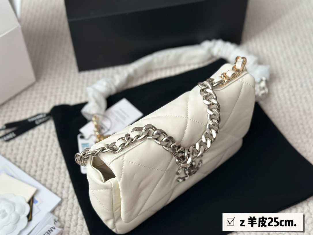 CC 19bag new arrival man and women bag size : 26 cm