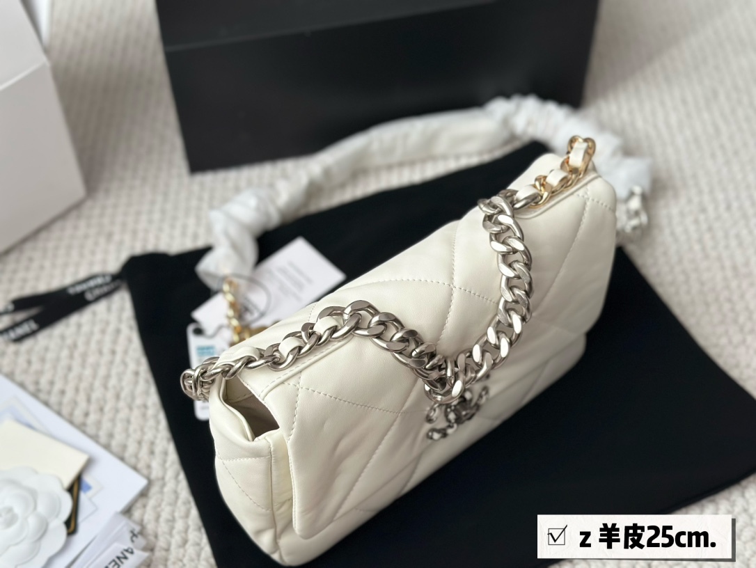 CC 19bag new arrival man and women bag size : 26 cm