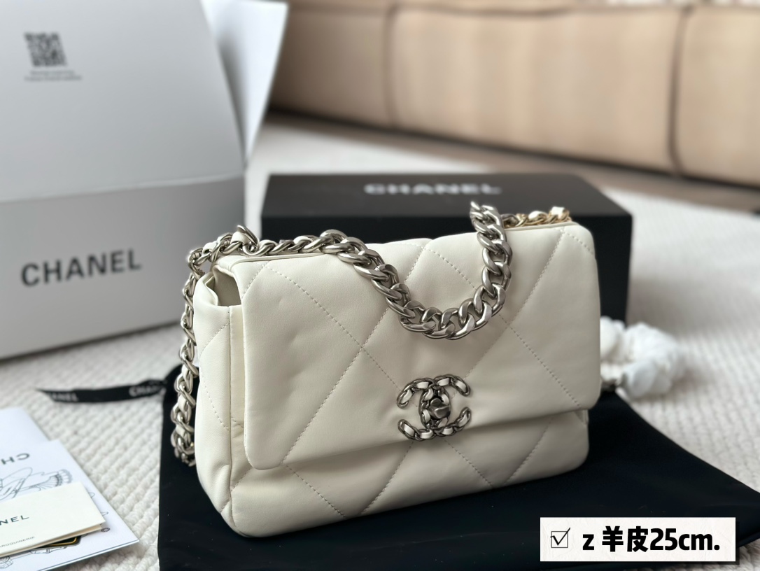 CC 19bag new arrival man and women bag size : 26 cm