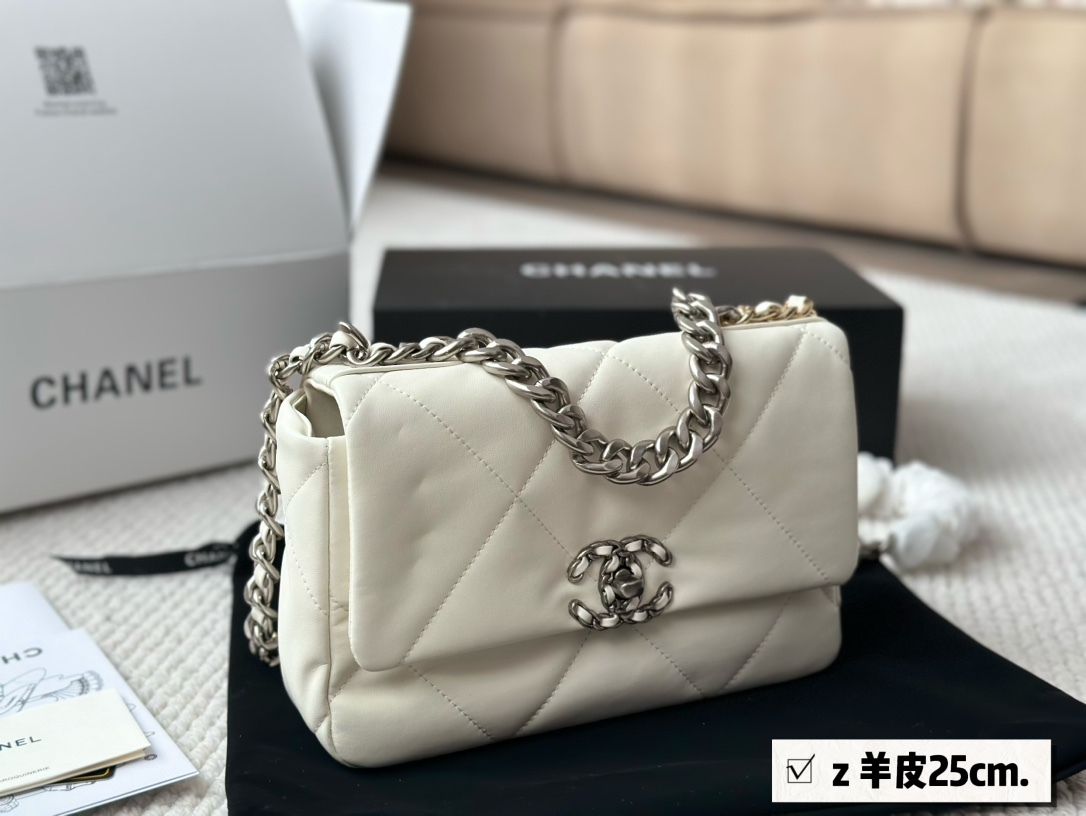 CC 19bag new arrival man and women bag size : 26 cm