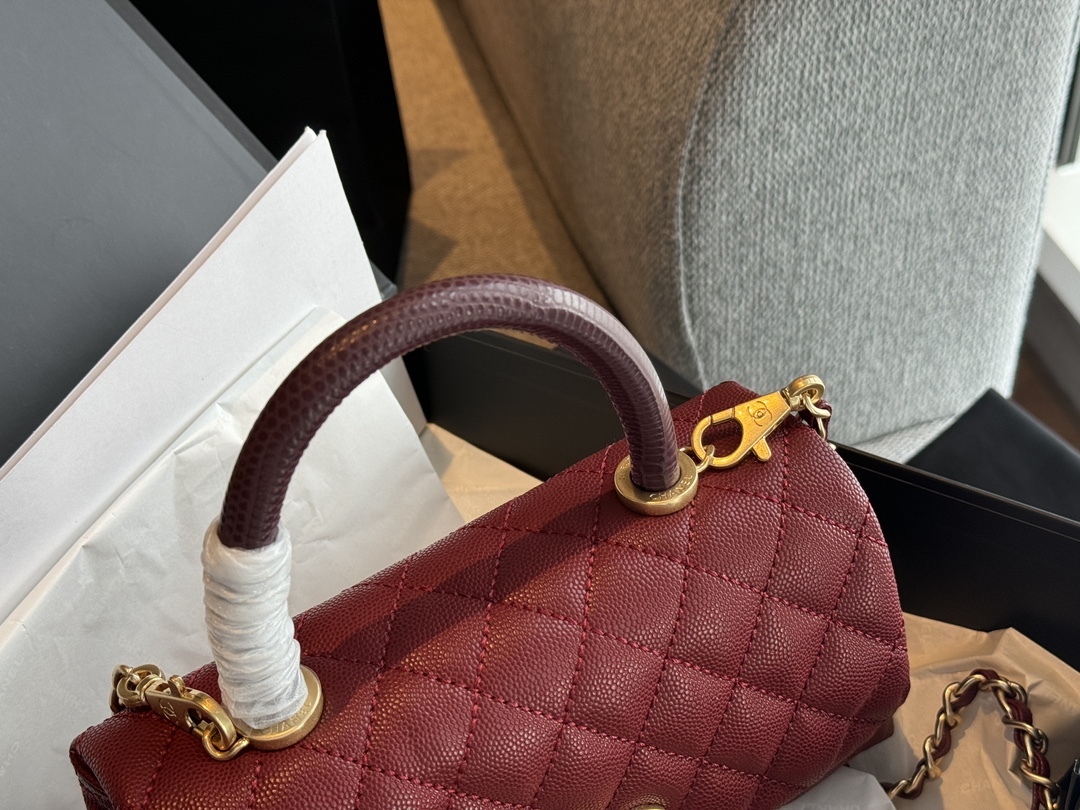 CC coco handle caviar leather size : 23*13cm