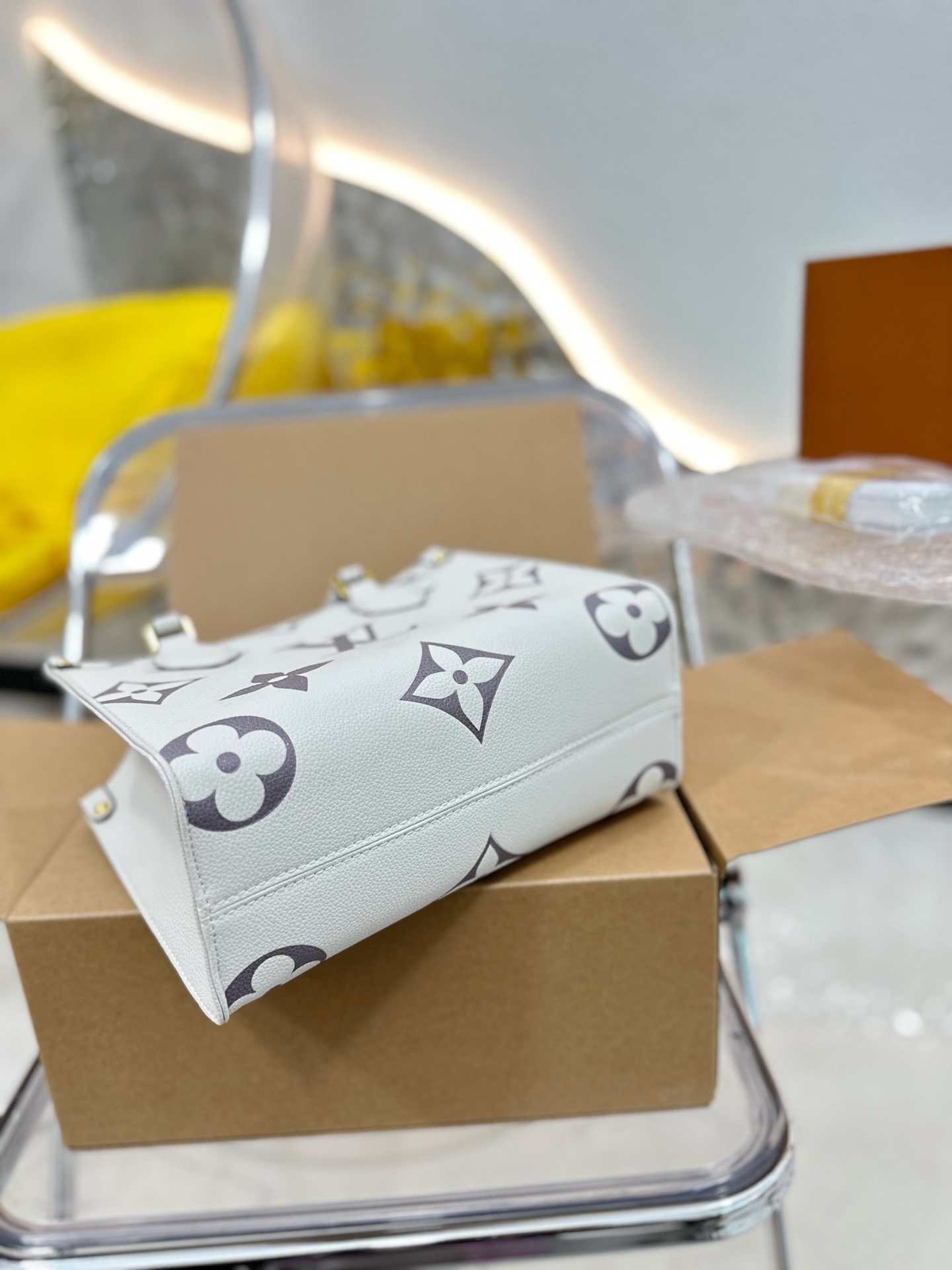 louis-ss21-crafty-onthego-small-bag-size-25-20cm-without-silk-belt-5504