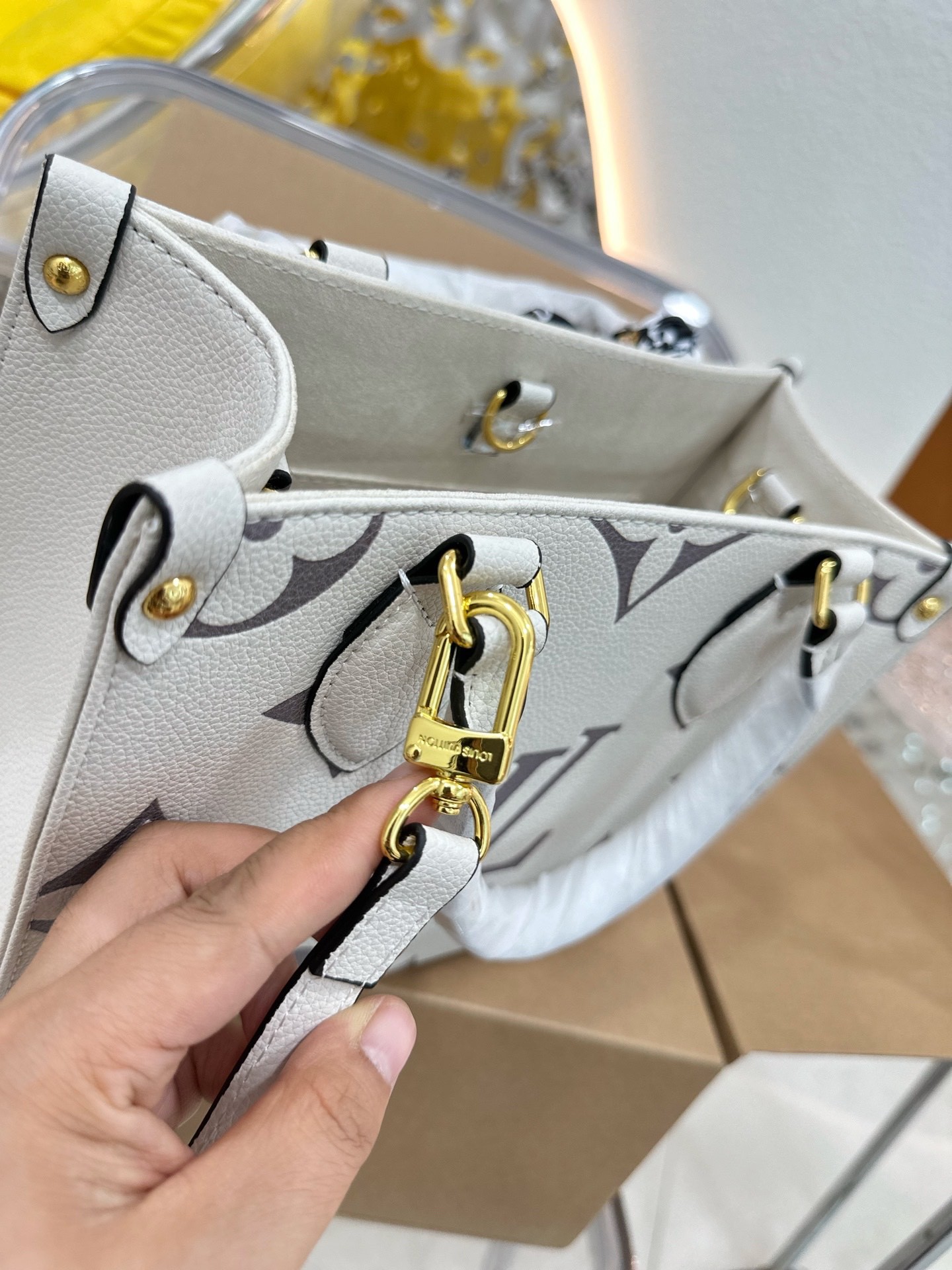 louis-ss21-crafty-onthego-small-bag-size-25-20cm-without-silk-belt-5504