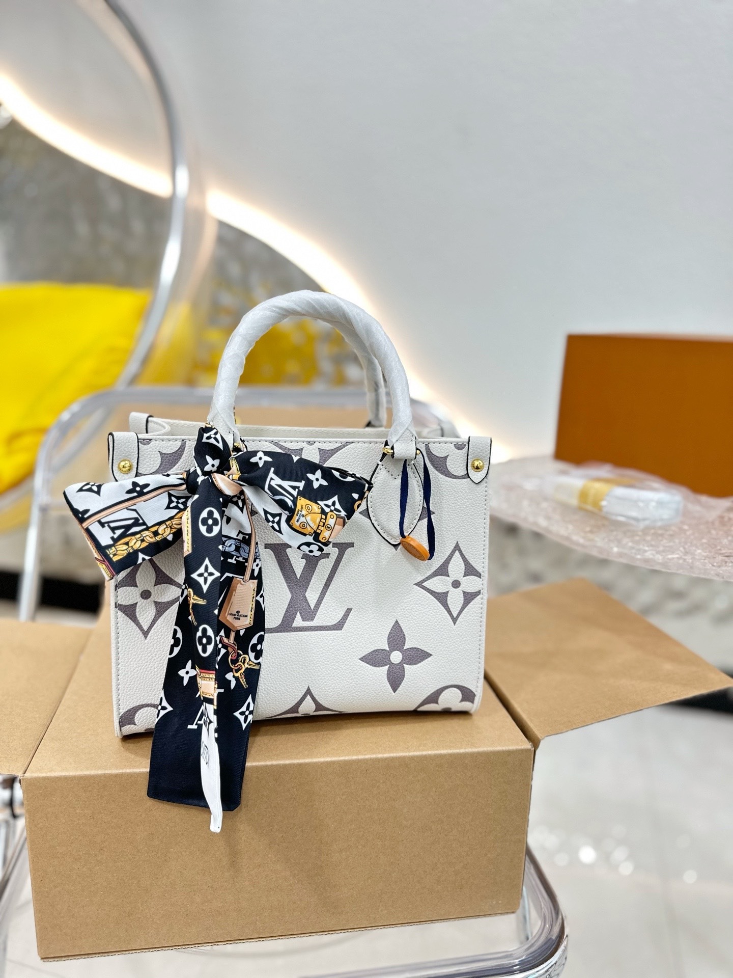 louis-ss21-crafty-onthego-small-bag-size-25-20cm-without-silk-belt-5504