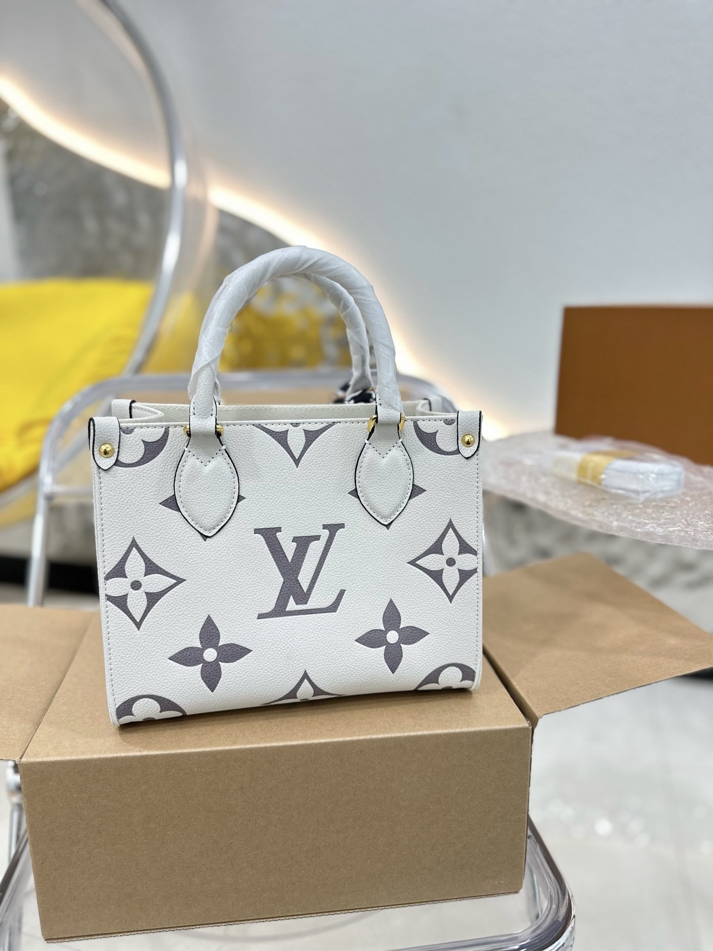 louis-ss21-crafty-onthego-small-bag-size-25-20cm-without-silk-belt-5504