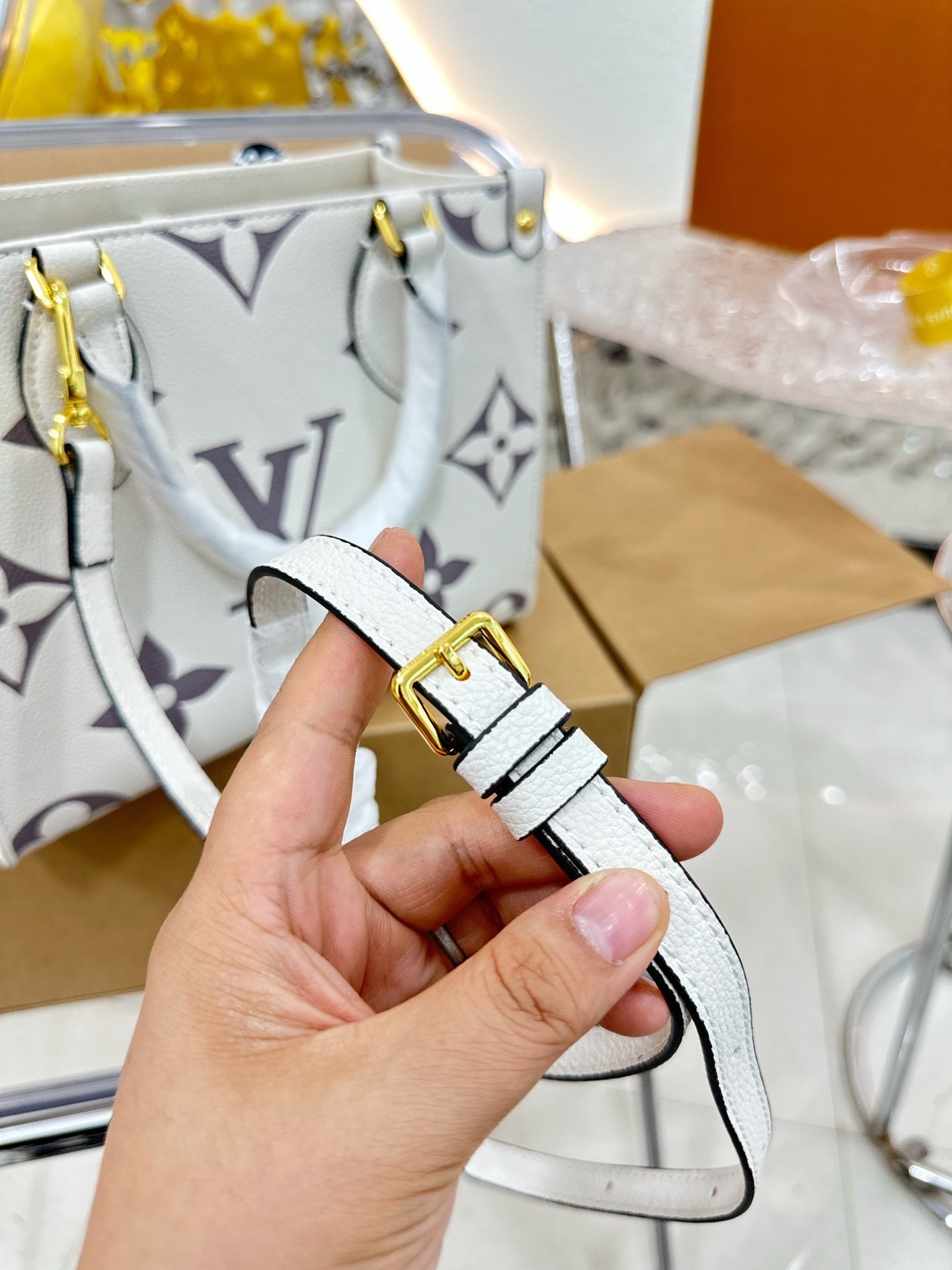 louis-ss21-crafty-onthego-small-bag-size-25-20cm-without-silk-belt-5504