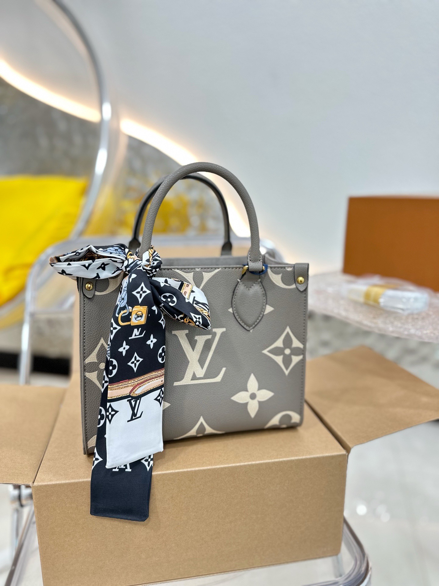 louis-ss21-crafty-onthego-small-bag-size-25-20cm-without-silk-belt-5504