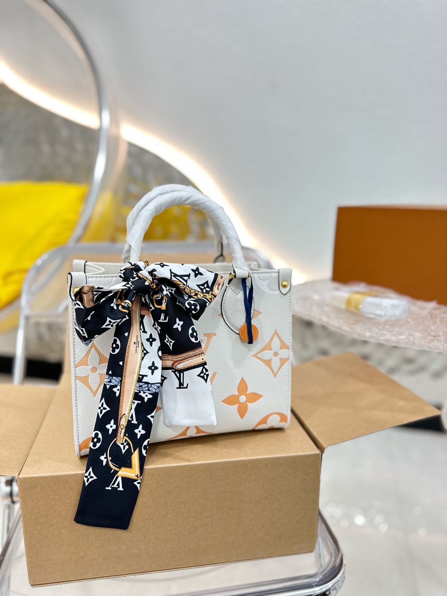 louis-ss21-crafty-onthego-small-bag-size-25-20cm-without-silk-belt-5504