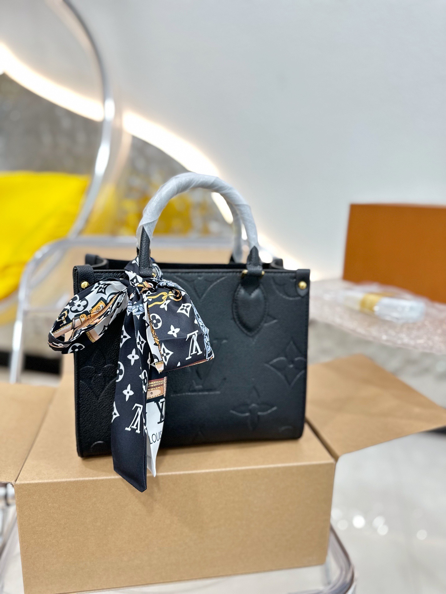 louis-ss21-crafty-onthego-small-bag-size-25-20cm-without-silk-belt-5504