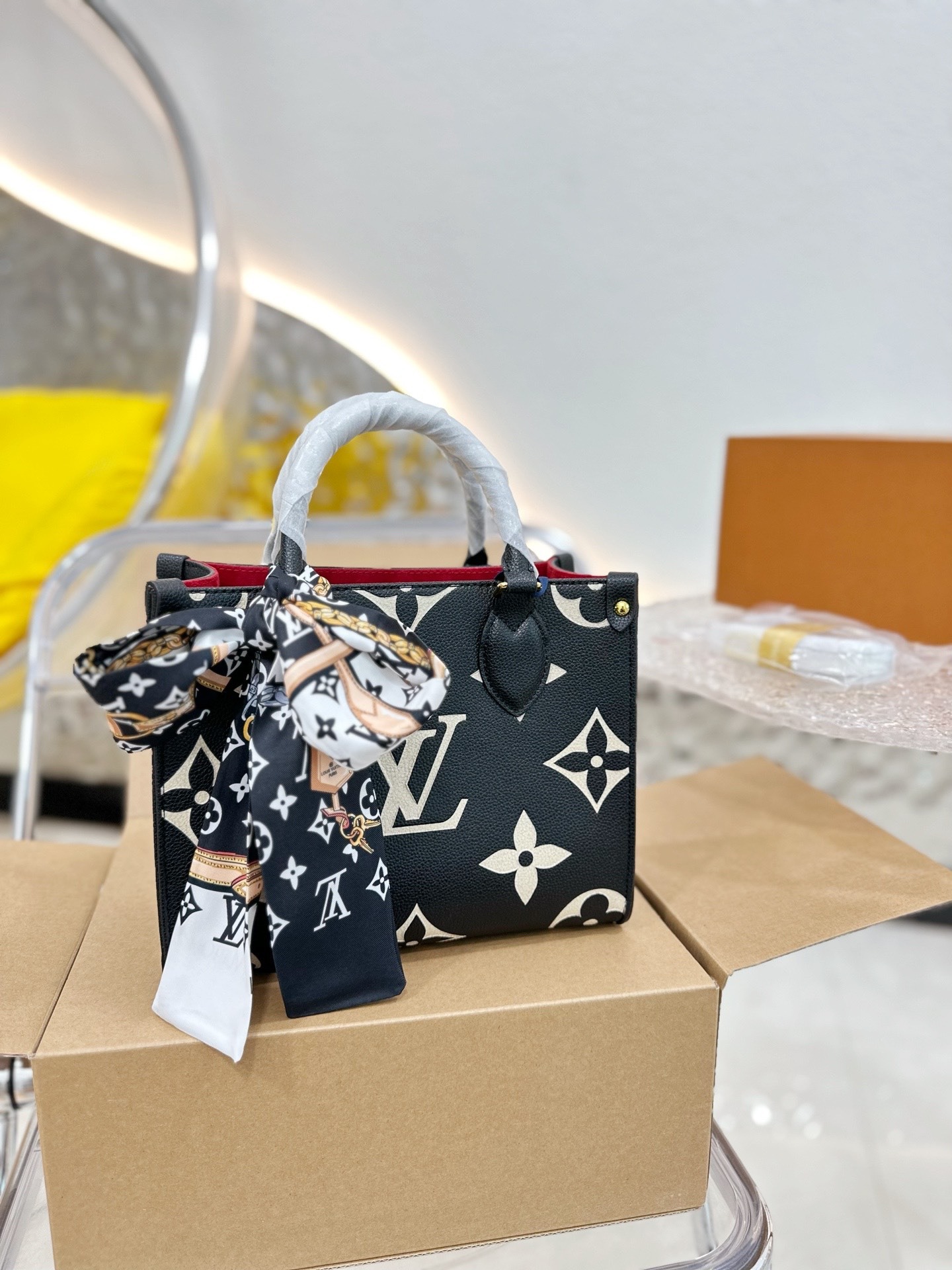 louis-ss21-crafty-onthego-small-bag-size-25-20cm-without-silk-belt-5504