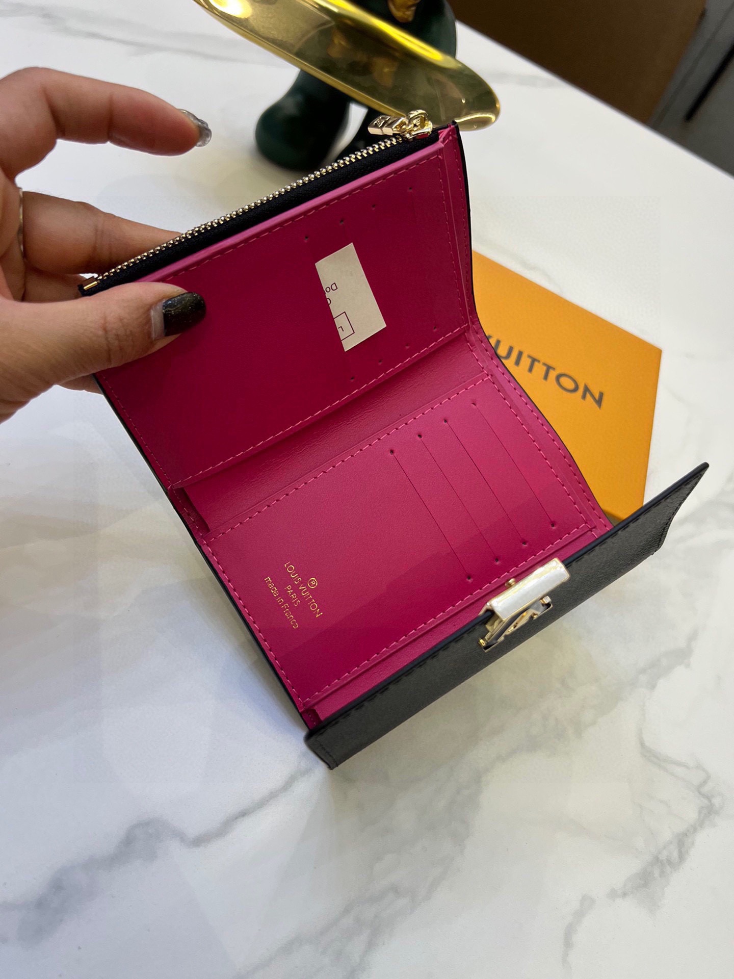 louis-new-arrival-capucines-wallet-size-13-5-9-5-1-5cm-2772