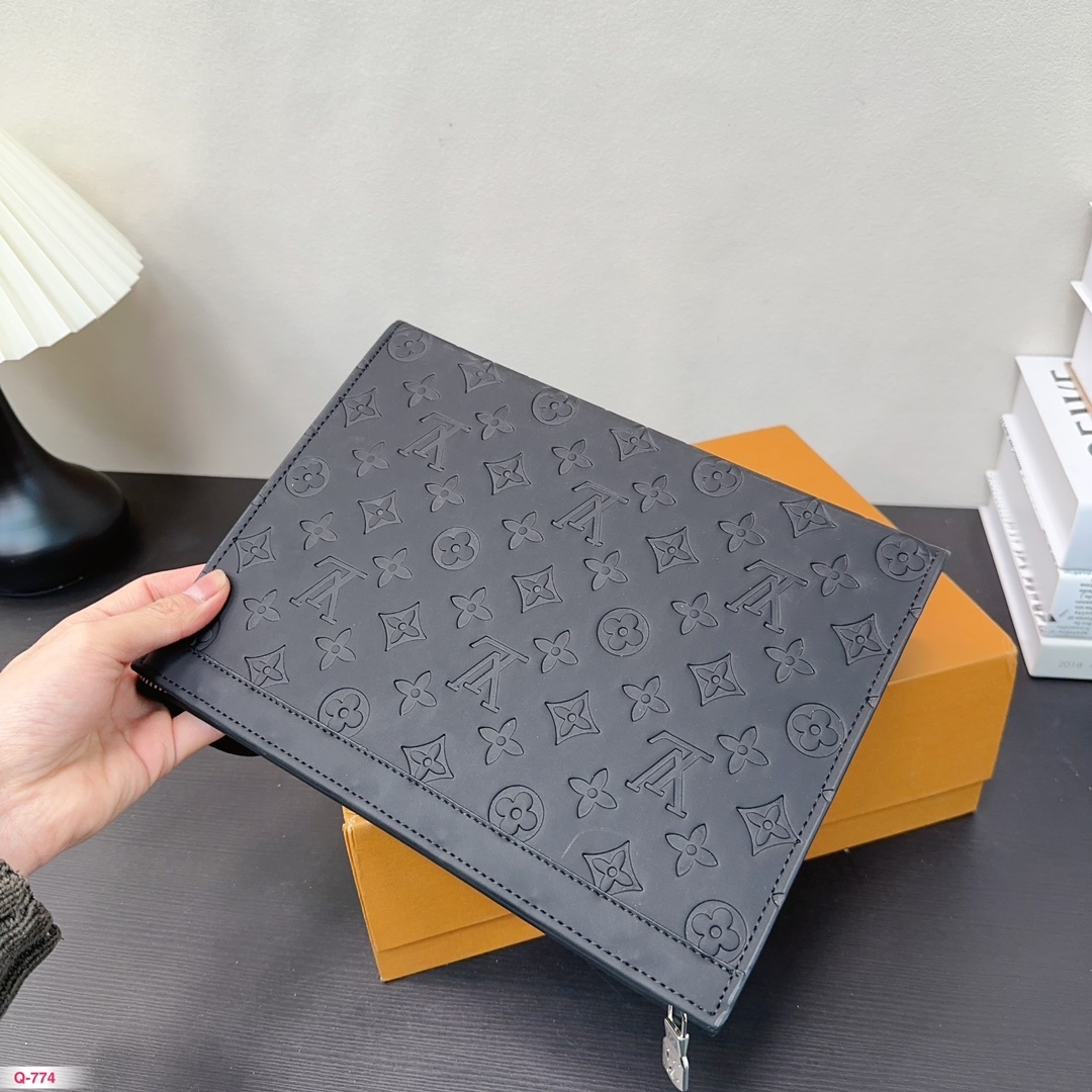 Louis Toiletry Pouch men and women bag size : 26*20 cm