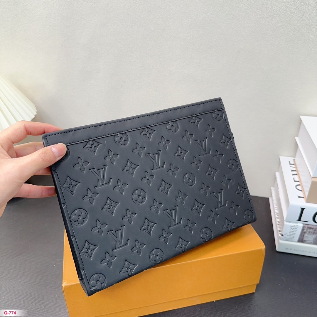 Louis Toiletry Pouch men and women bag size : 26*20 cm