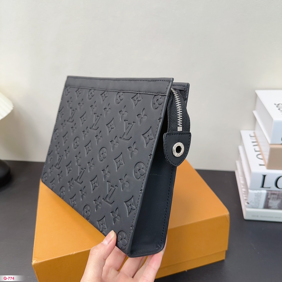 Louis Toiletry Pouch men and women bag size : 26*20 cm