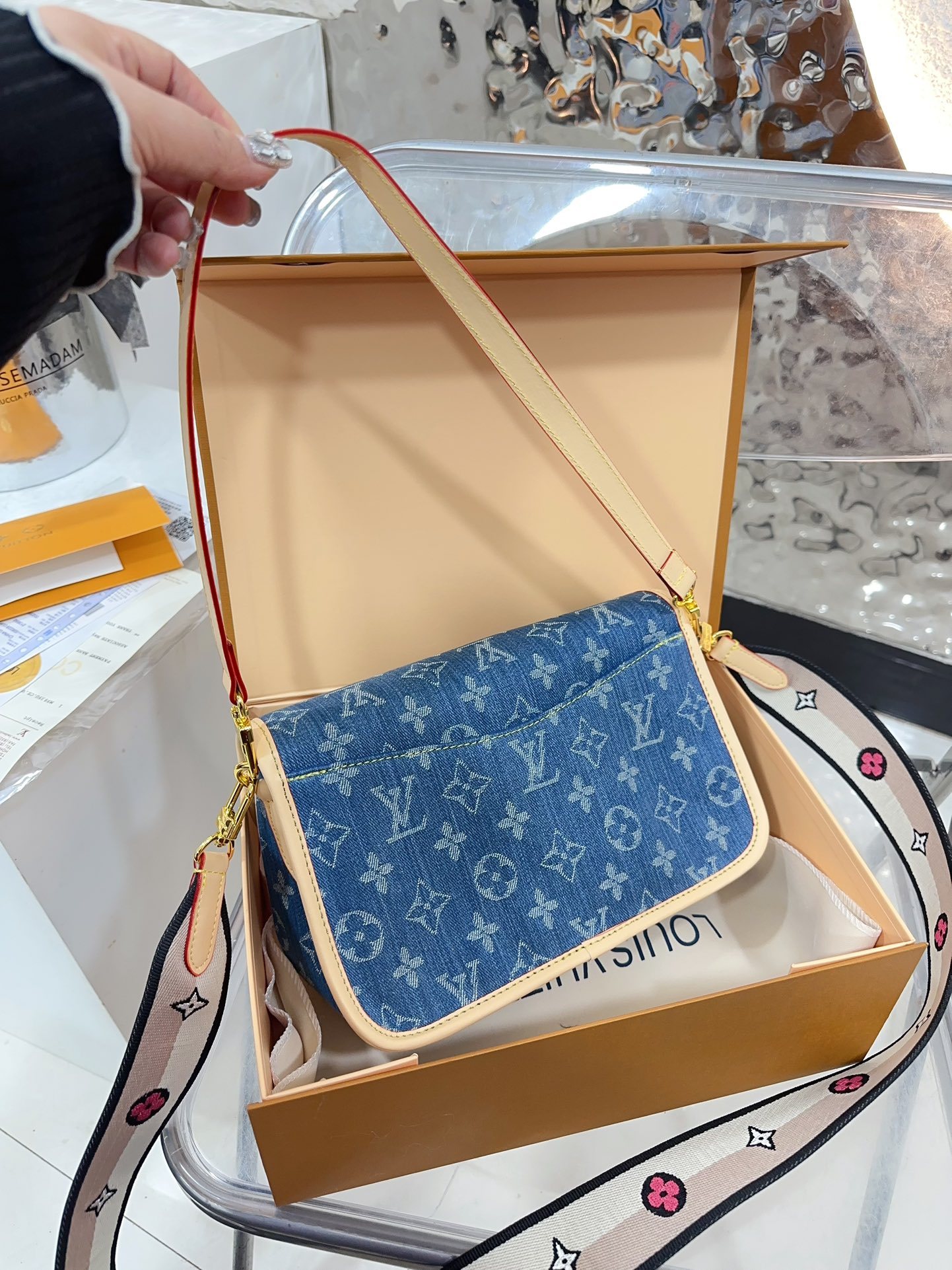 Louis Diane denim bag size :  25 15cm