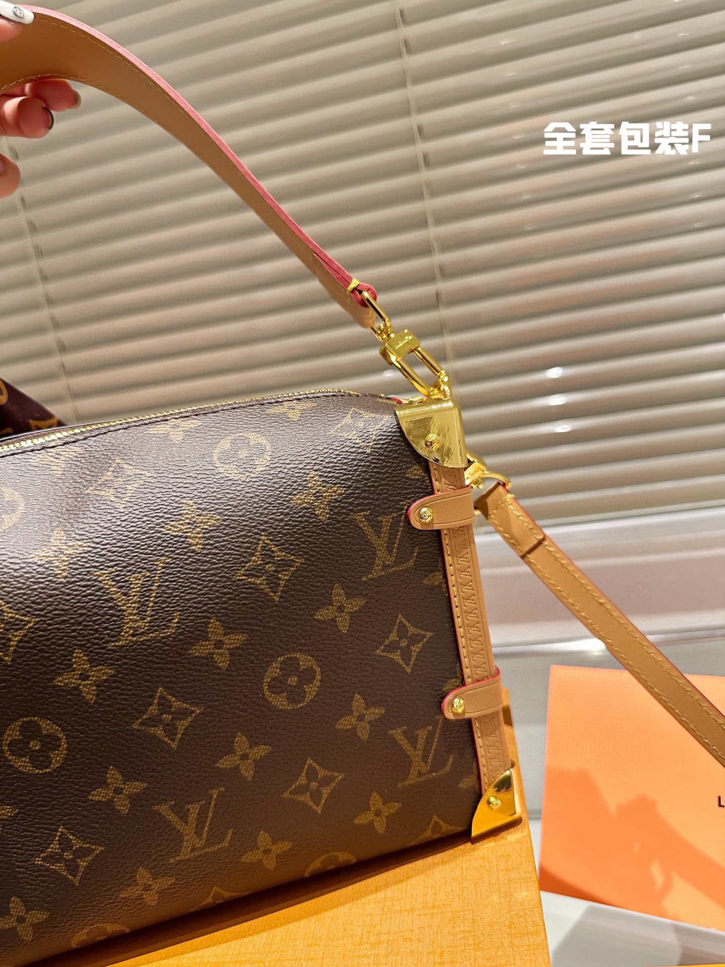 Louis new arriva Side trunk bag size : 23*16 cm