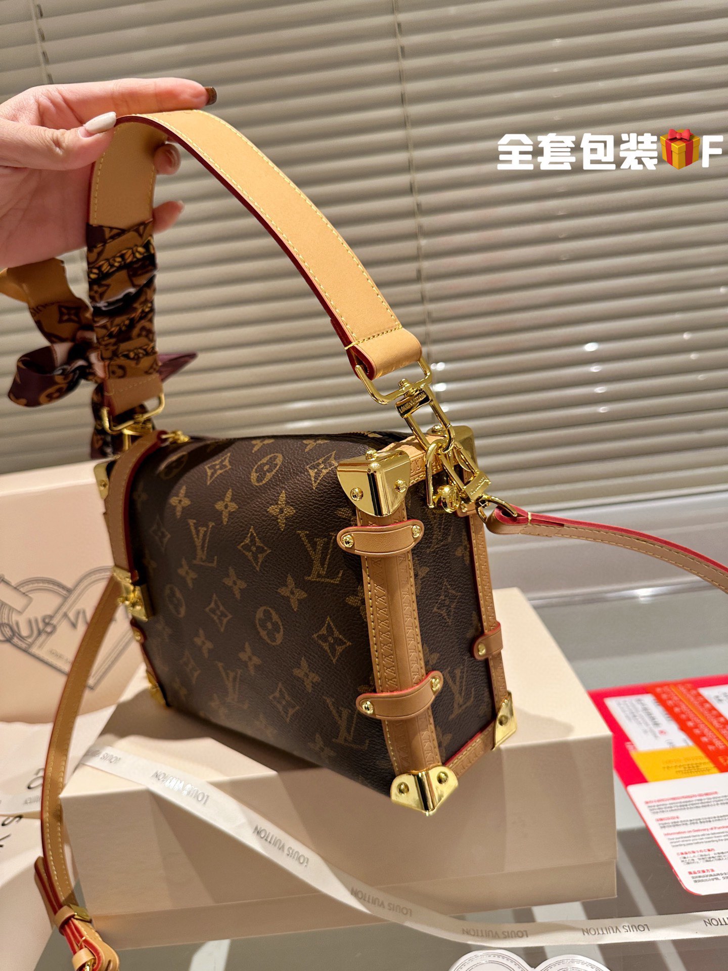 Louis new arriva Side trunk bag size : 23*16 cm