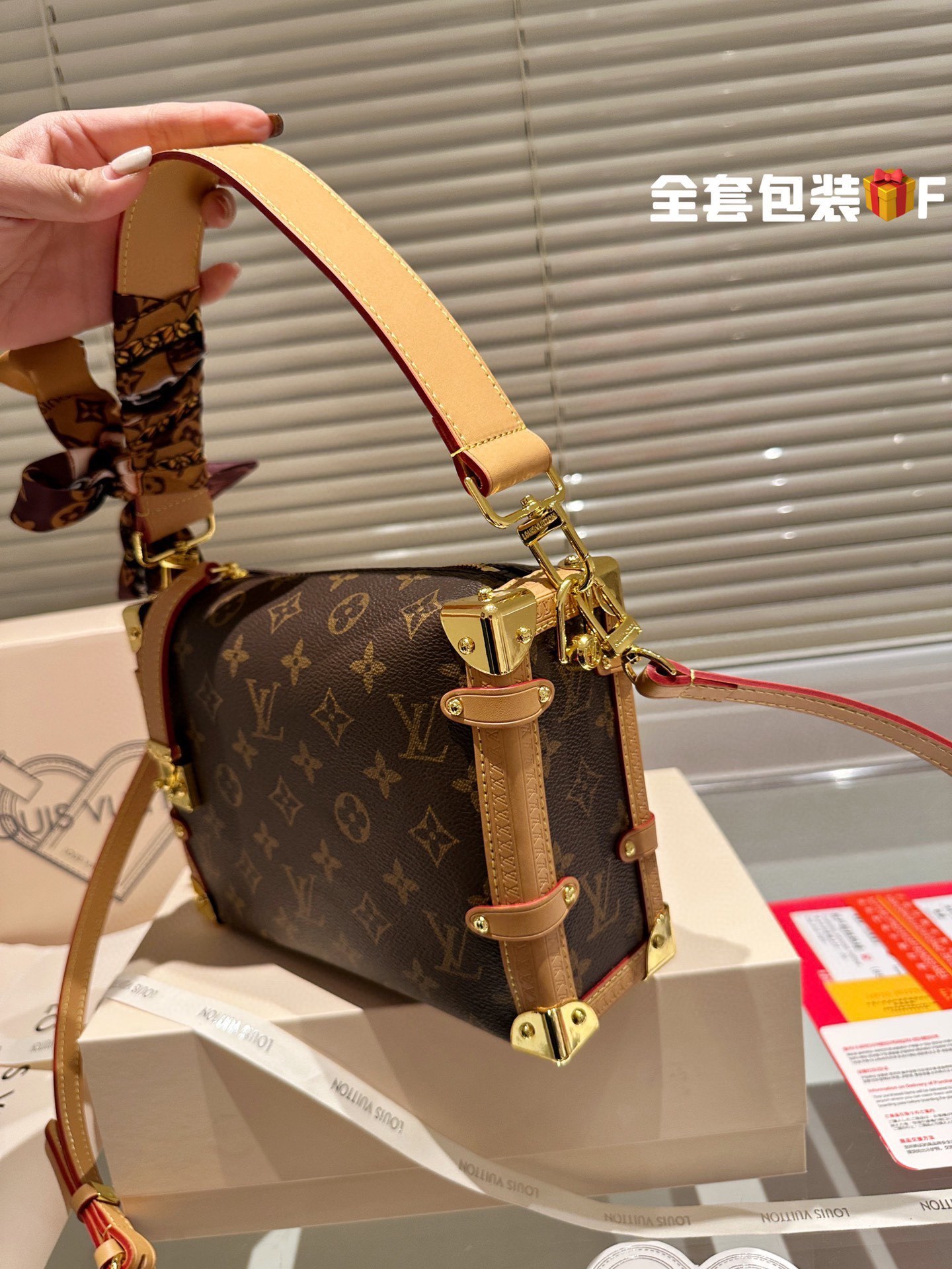 Louis new arriva Side trunk bag size : 23*16 cm