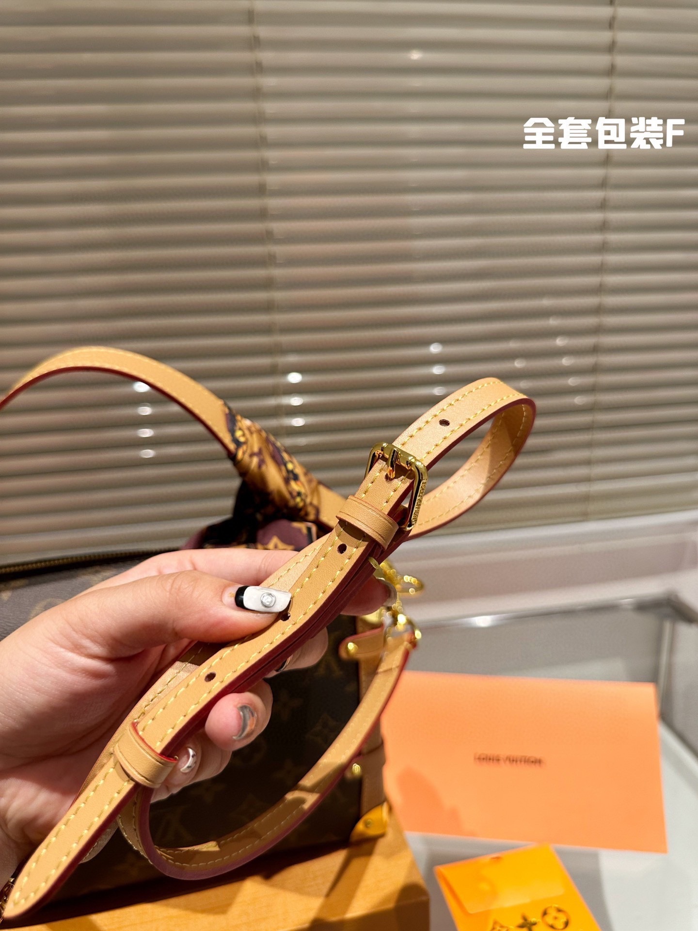 Louis new arriva Side trunk bag size : 23*16 cm