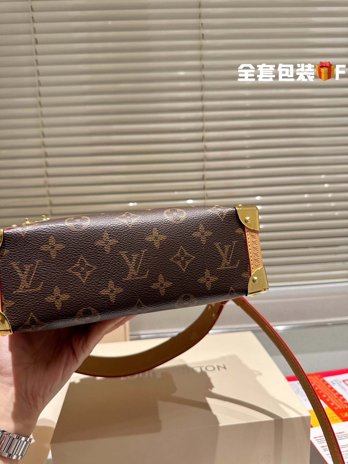 Louis new arriva Side trunk bag size : 23*16 cm