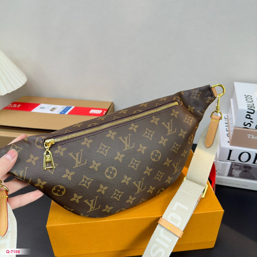 Louis BUMbag men and women new arrival bag size: 33* 16cm