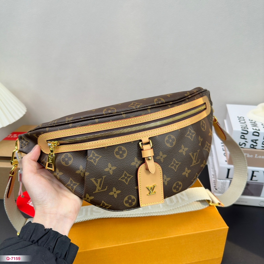 Louis BUMbag men and women new arrival bag size: 33* 16cm