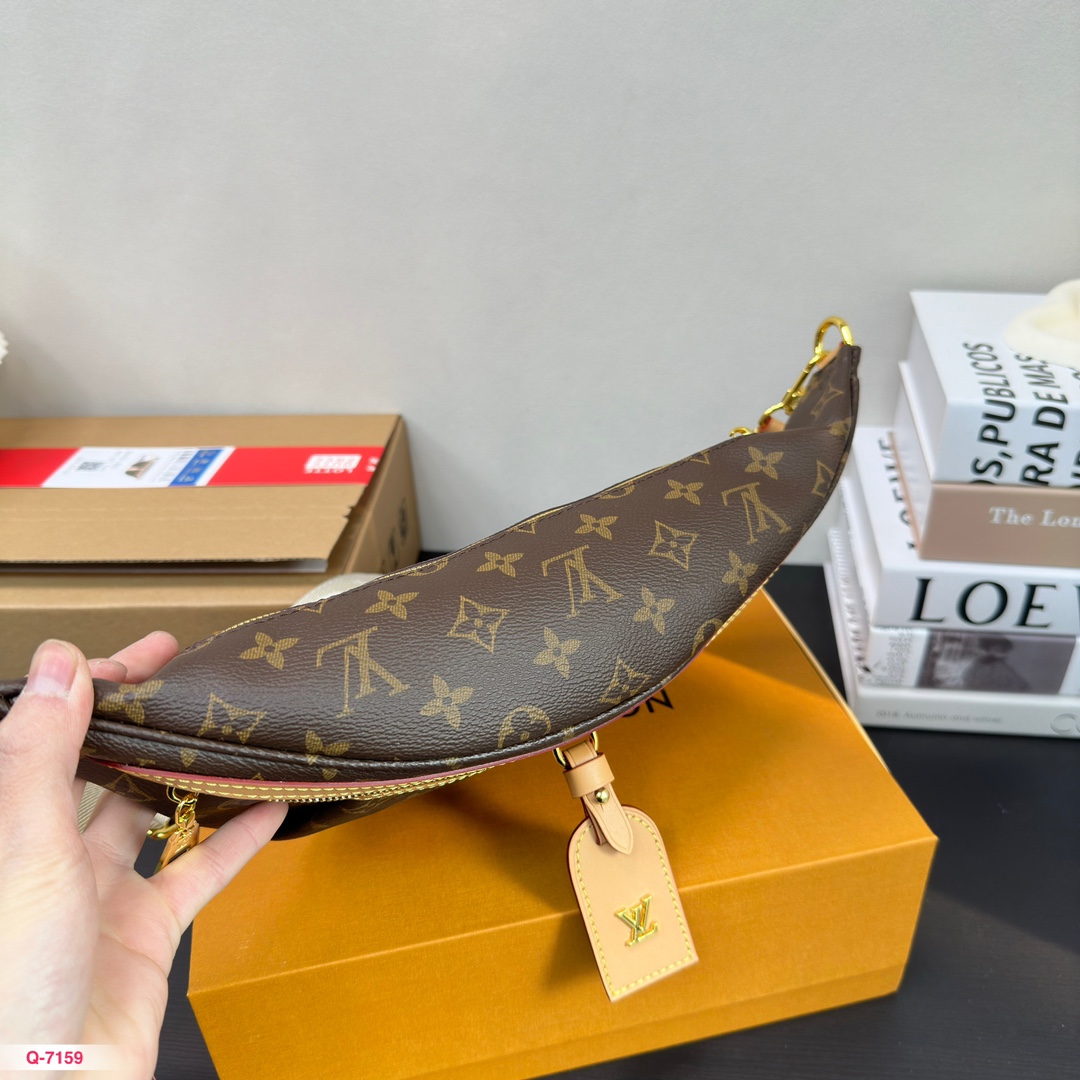 Louis BUMbag men and women new arrival bag size: 33* 16cm