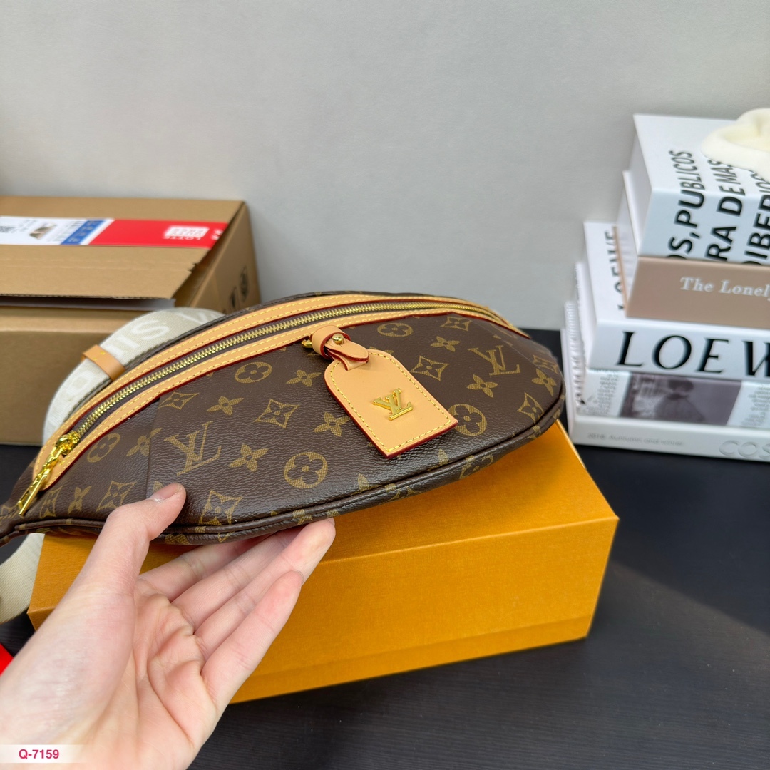 Louis BUMbag men and women new arrival bag size: 33* 16cm