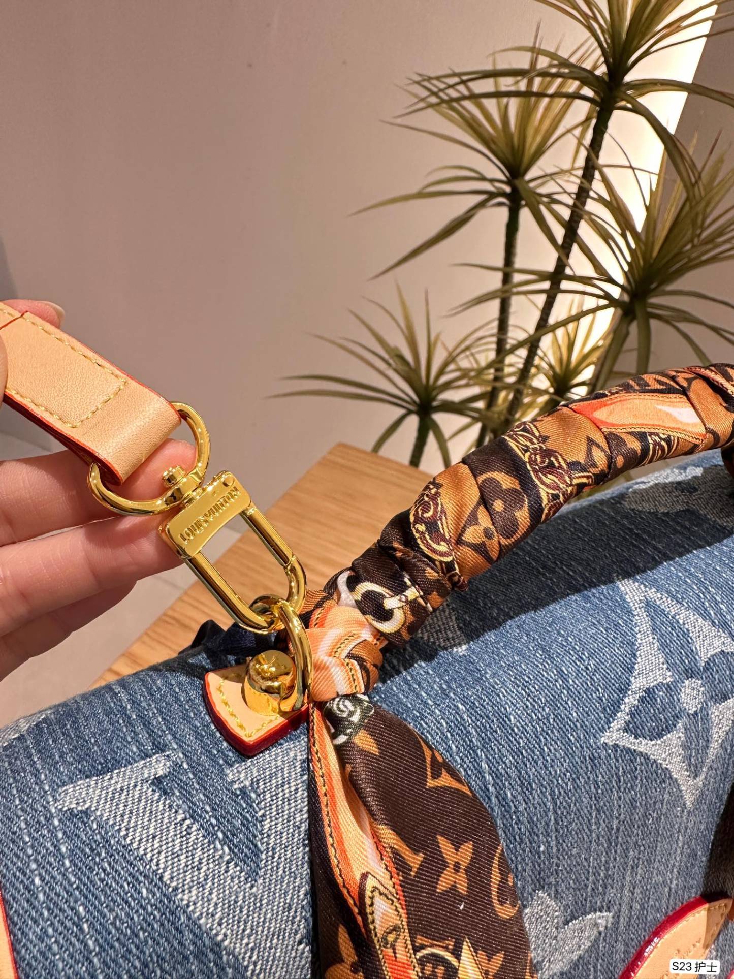 Louis new arrival denim bag size: 38 * 23 cm