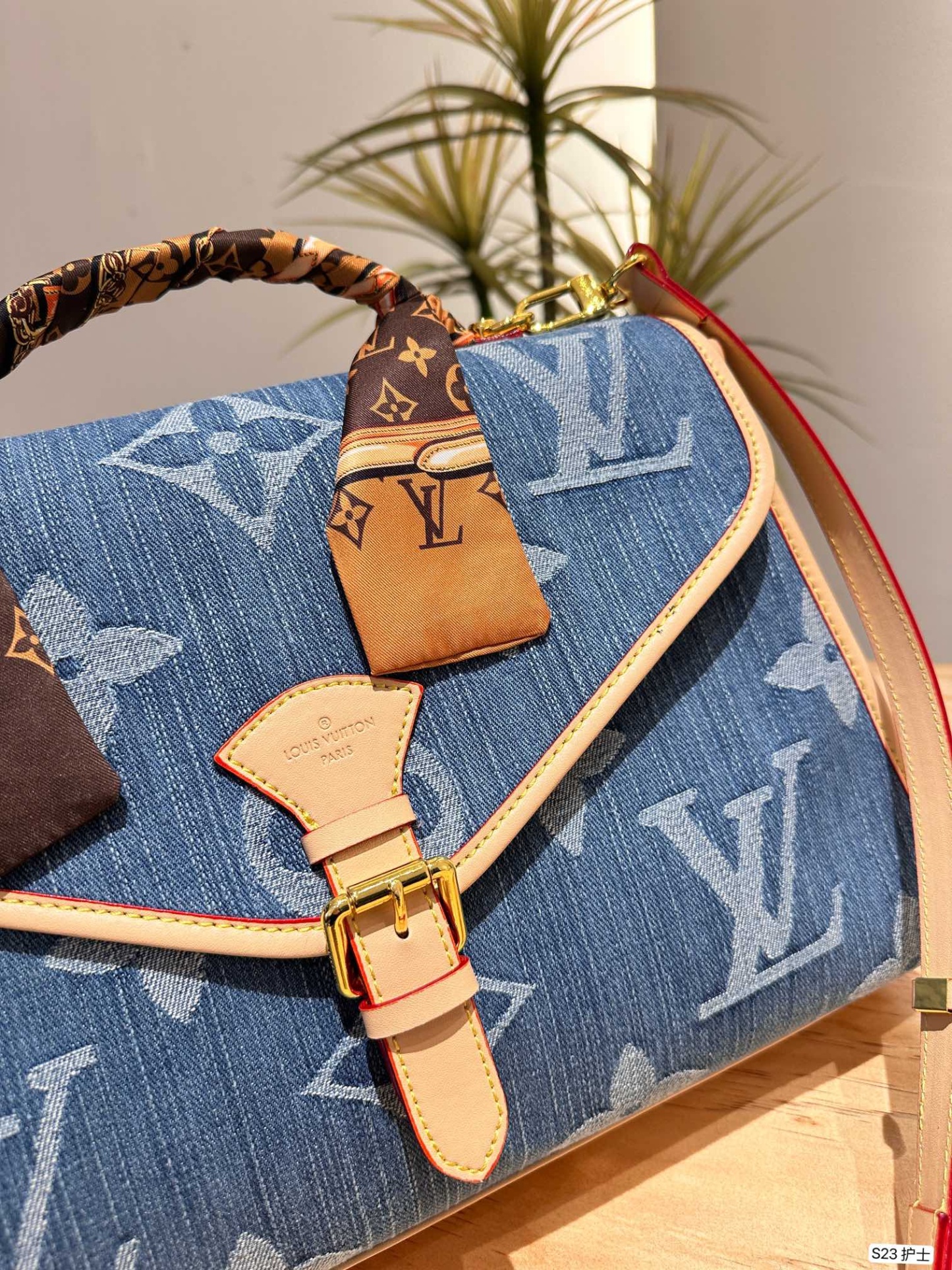 Louis new arrival denim bag size: 38 * 23 cm