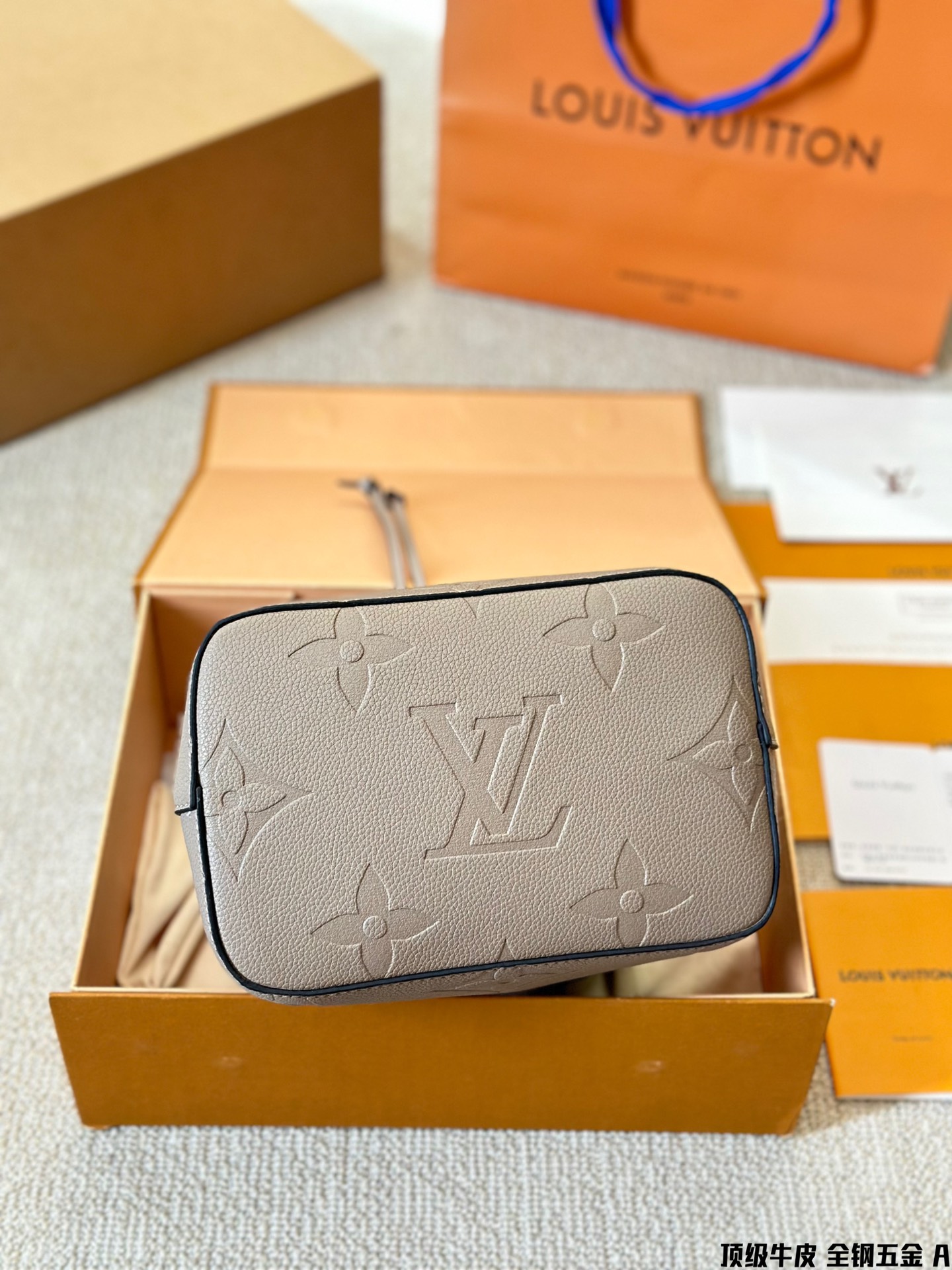 louis-2024-neonoe-bb-bag-size-20-cm-1809