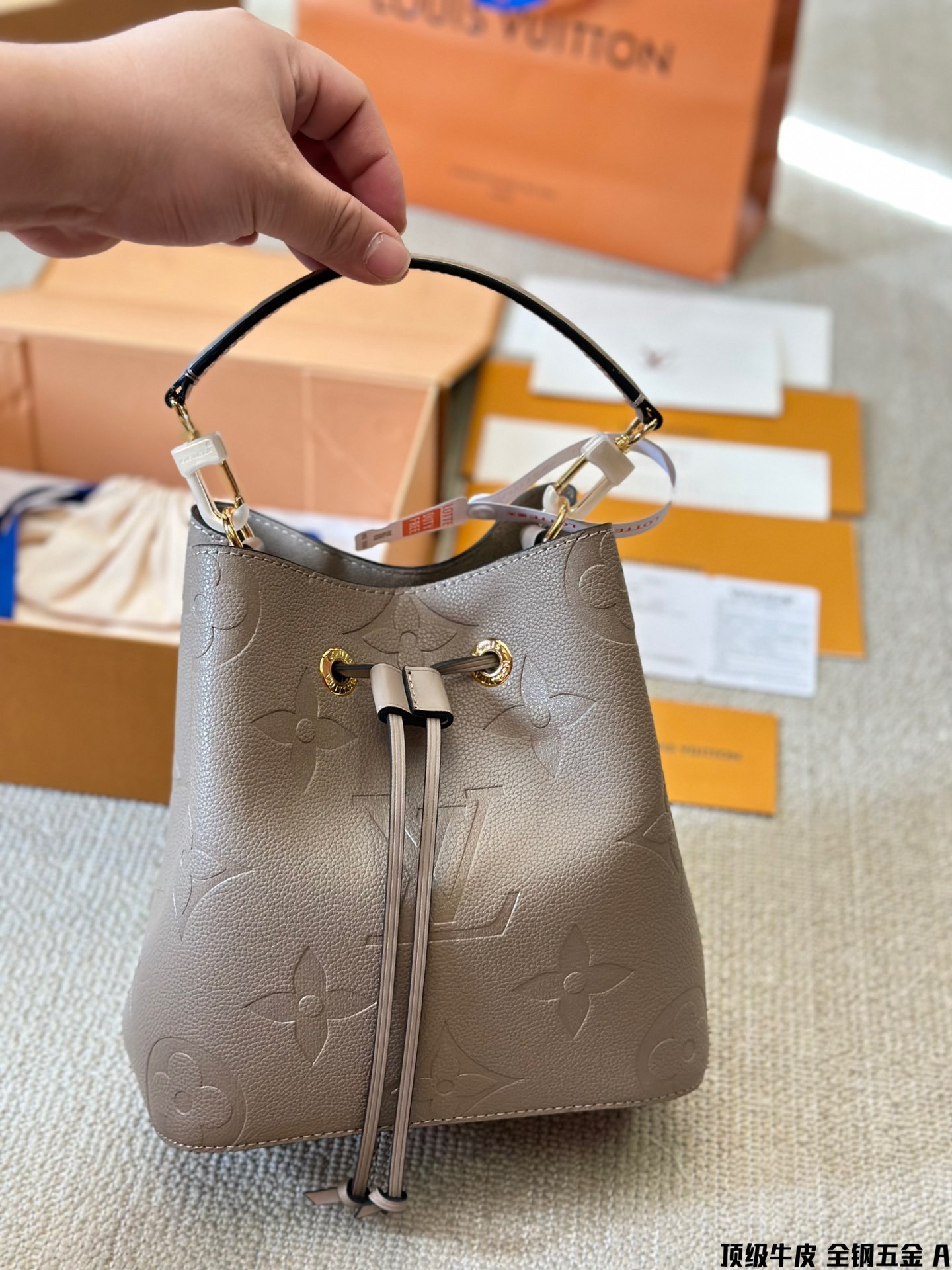 louis-2024-neonoe-bb-bag-size-20-cm-1809