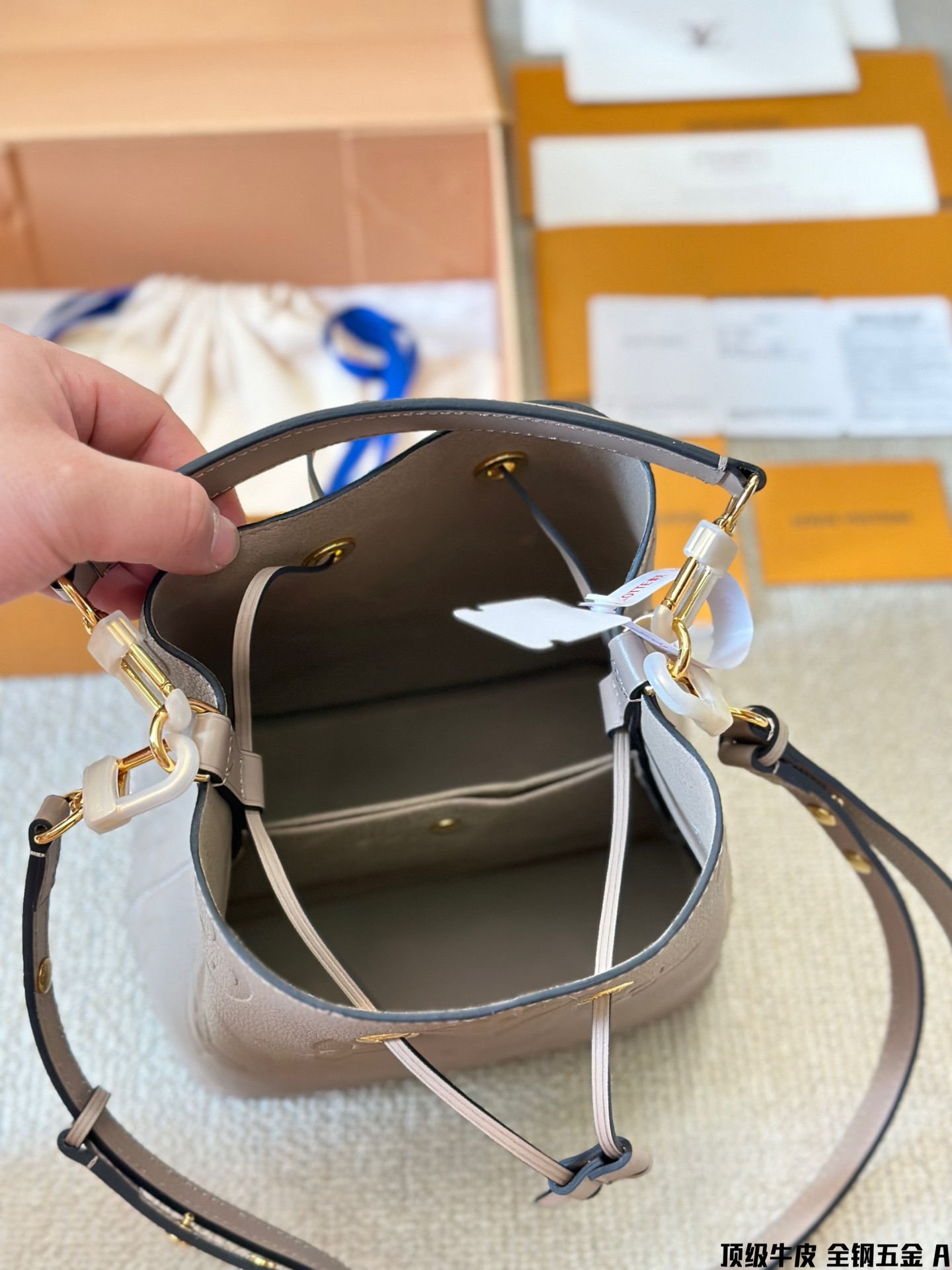 louis-2024-neonoe-bb-bag-size-20-cm-1809