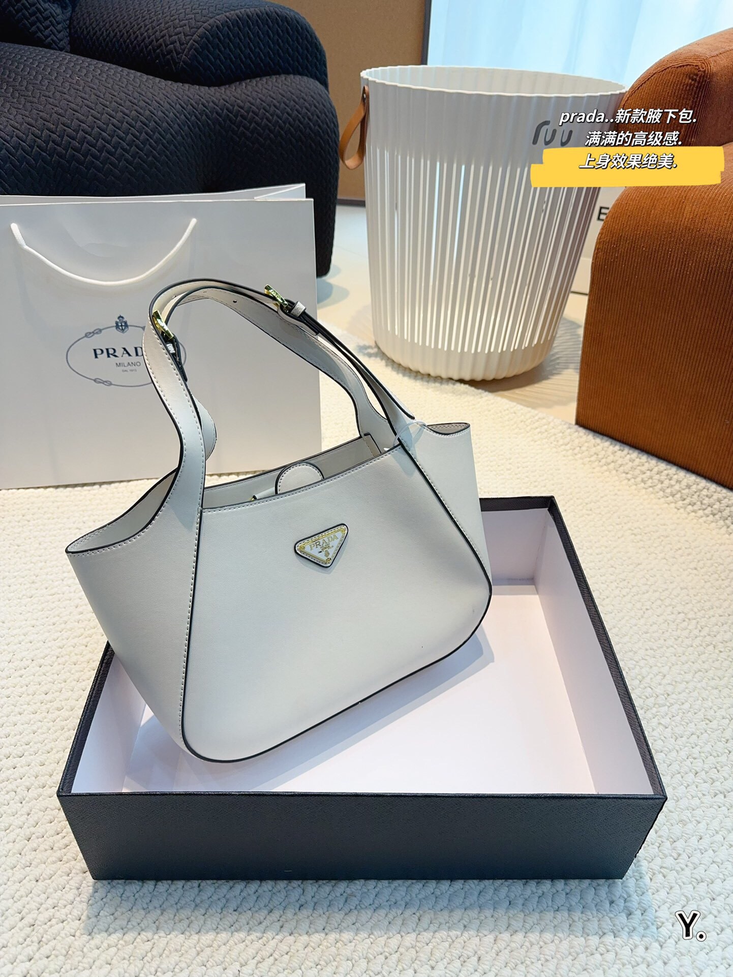 pra-new-arrival-hobo-bag-size-27-7-19cm-8302