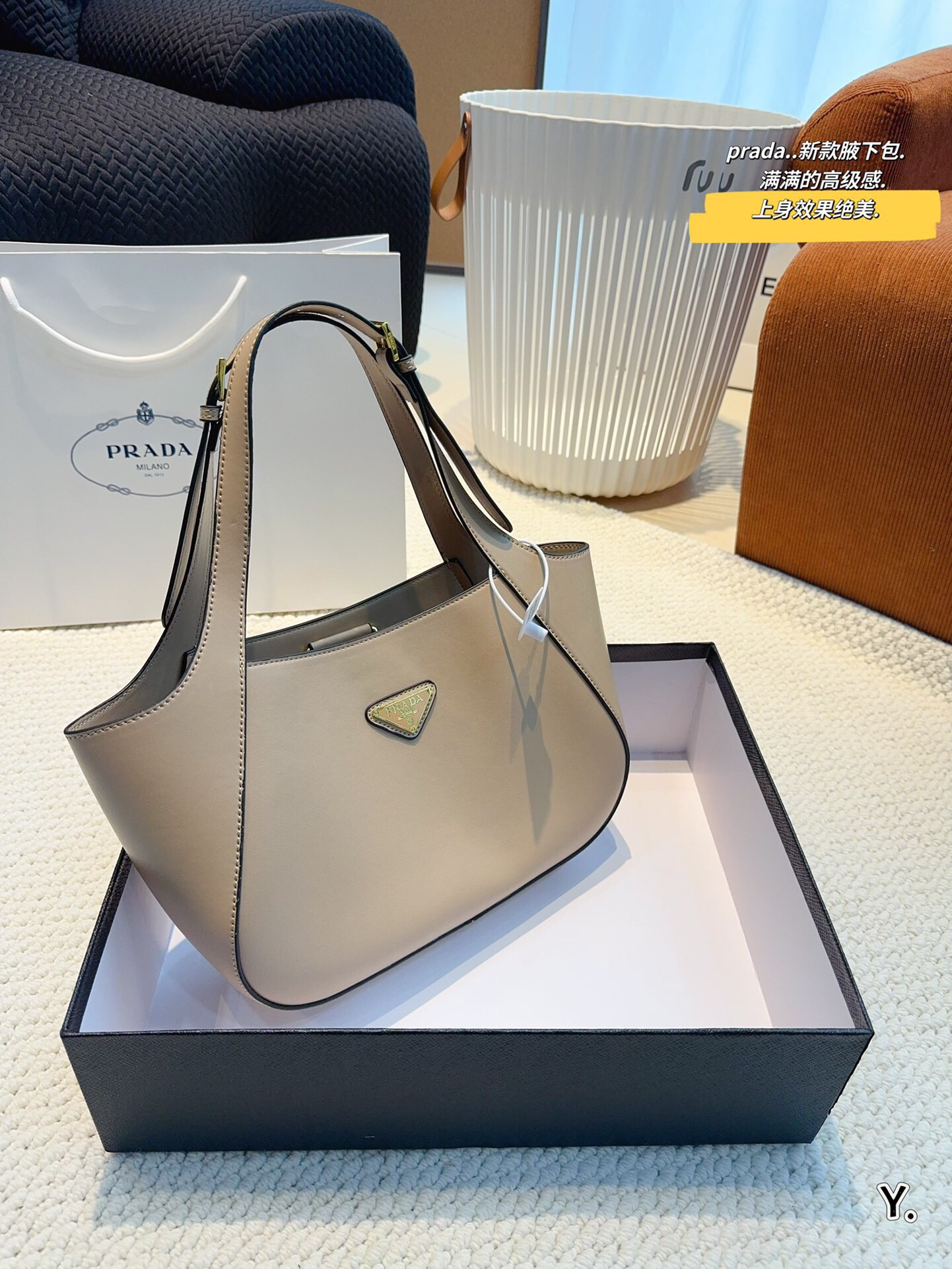 pra-new-arrival-hobo-bag-size-27-7-19cm-8302