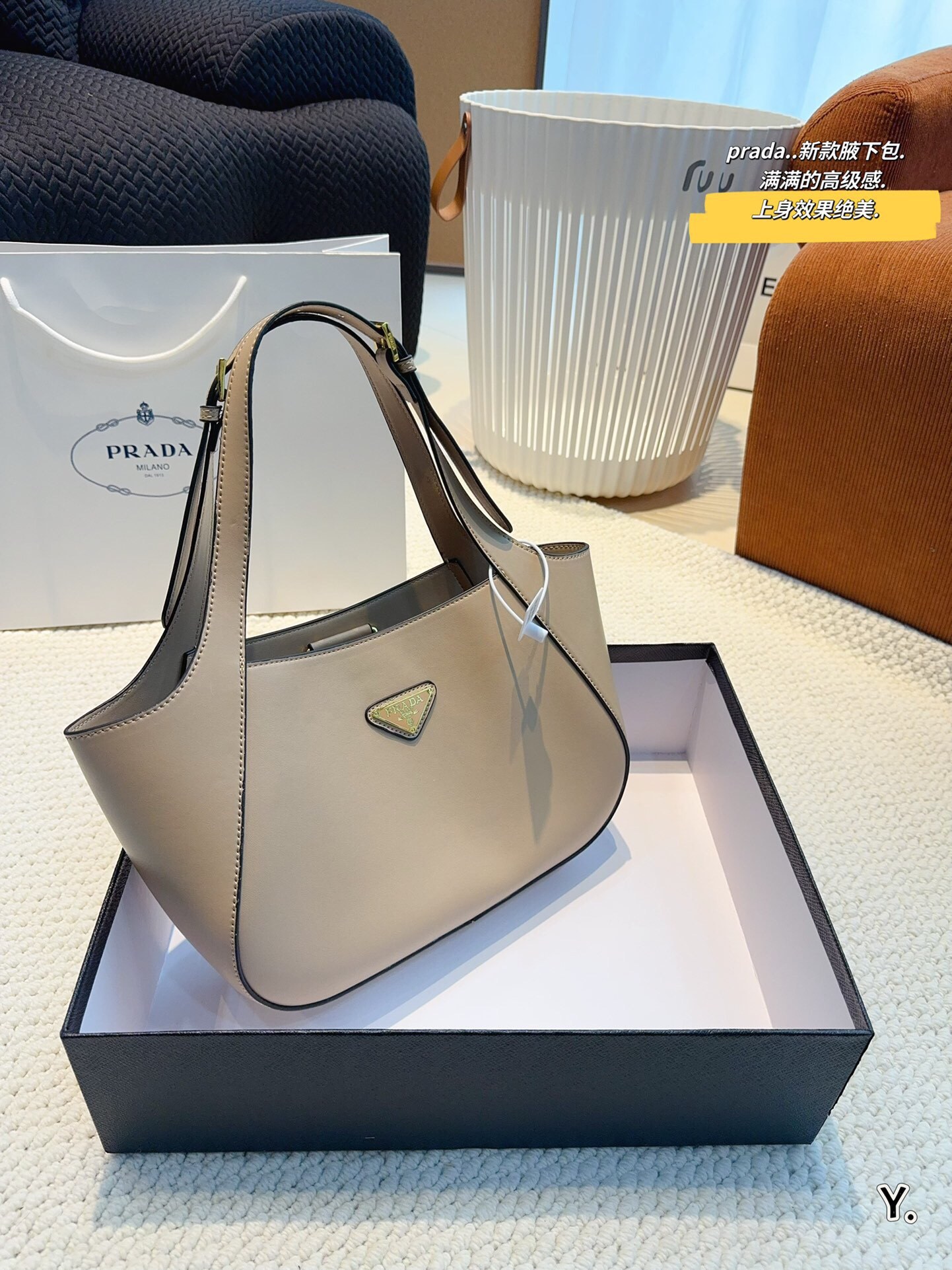 pra-new-arrival-hobo-bag-size-27-7-19cm-8302