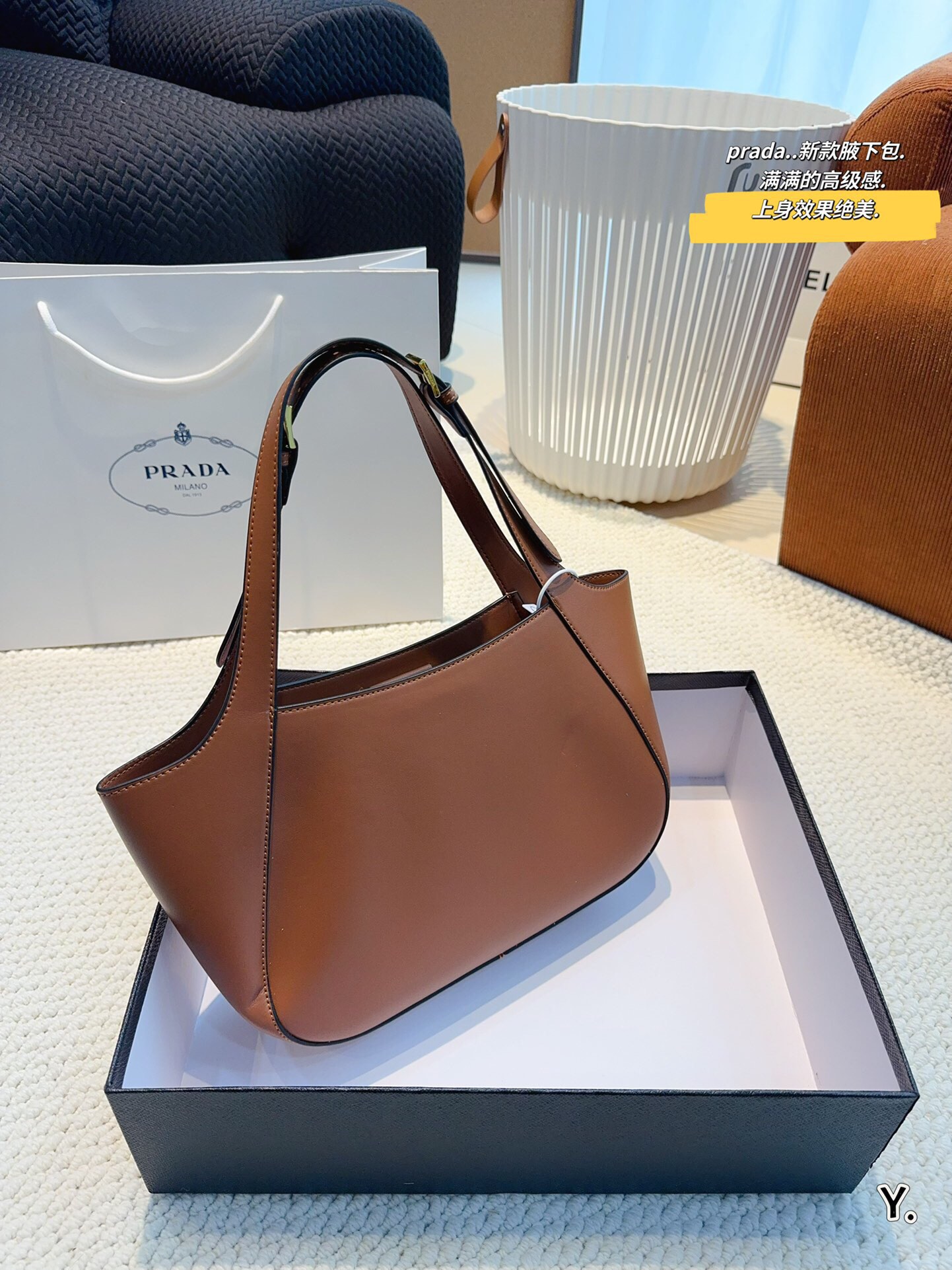 pra-new-arrival-hobo-bag-size-27-7-19cm-8302