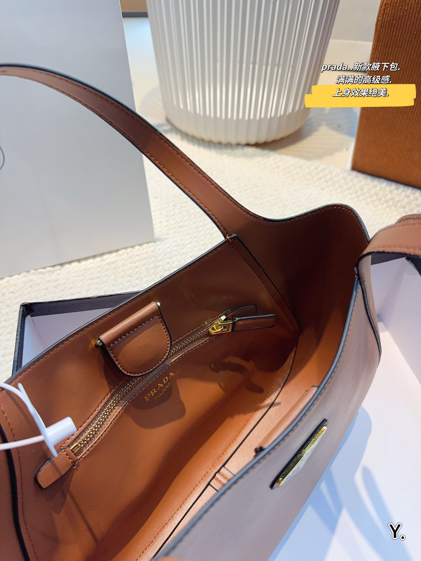 pra-new-arrival-hobo-bag-size-27-7-19cm-8302